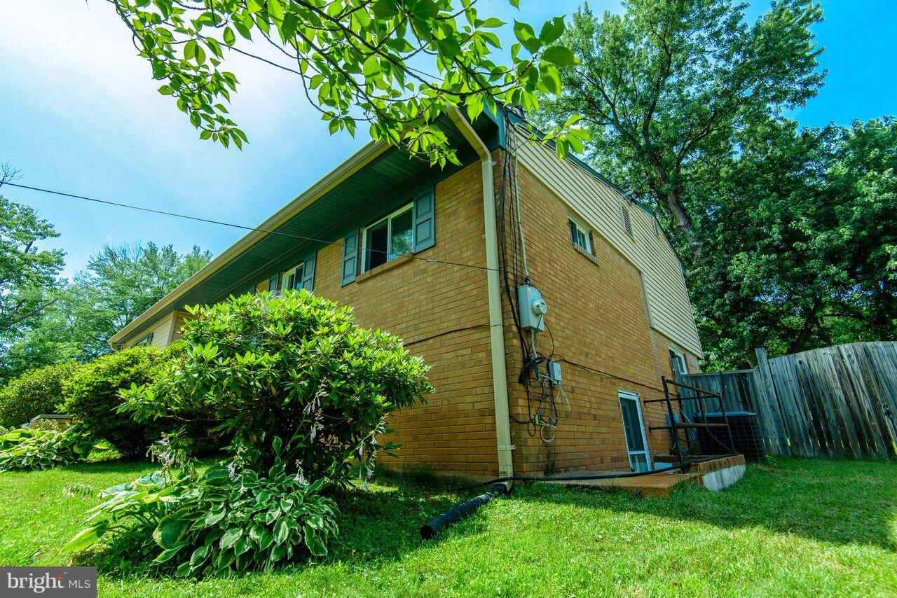 ENGLISH MANOR - Residential