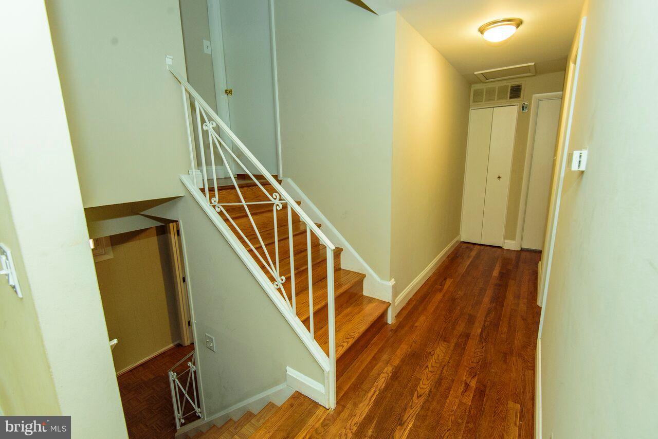 ENGLISH MANOR - Residential