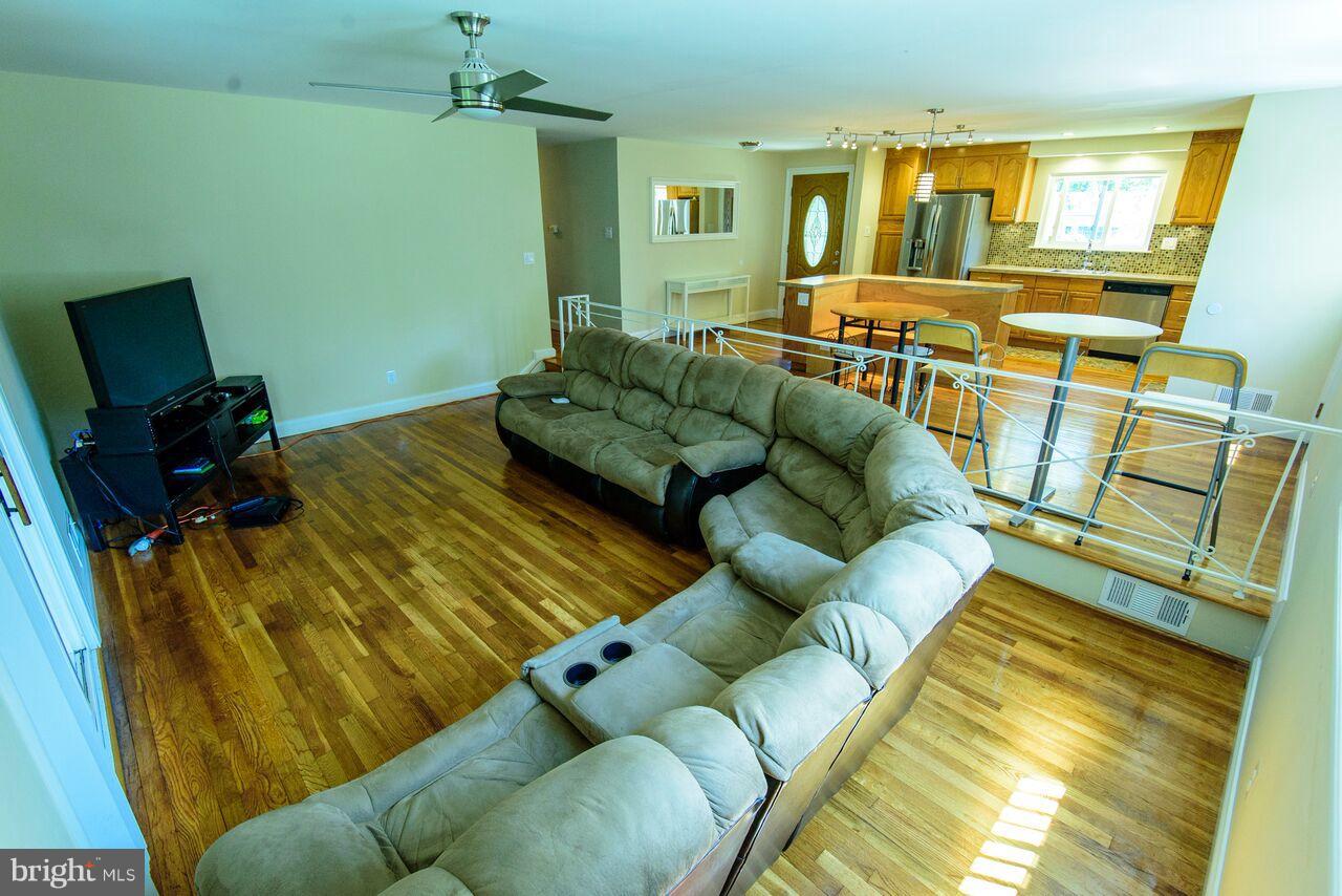 ENGLISH MANOR - Residential