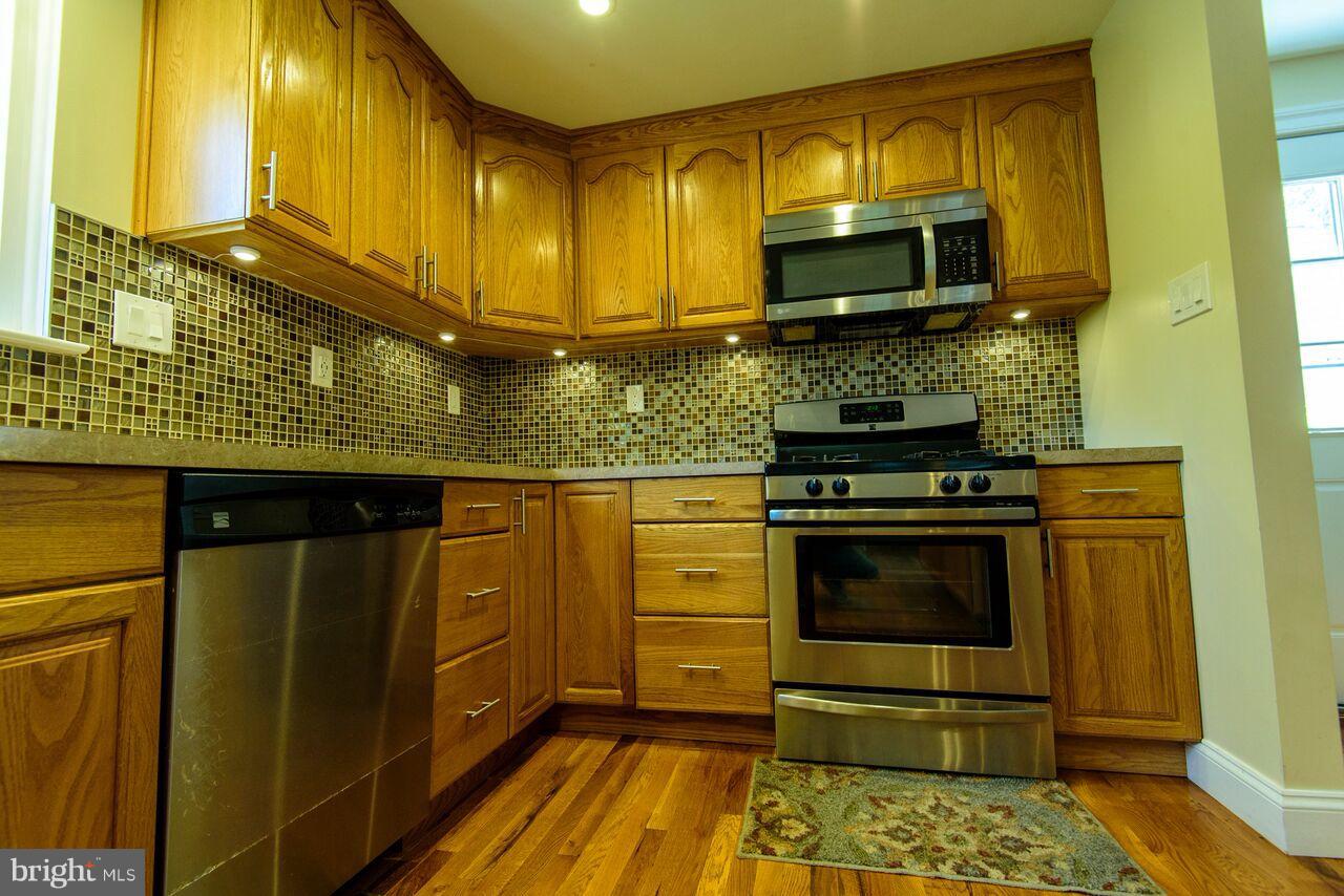 ENGLISH MANOR - Residential