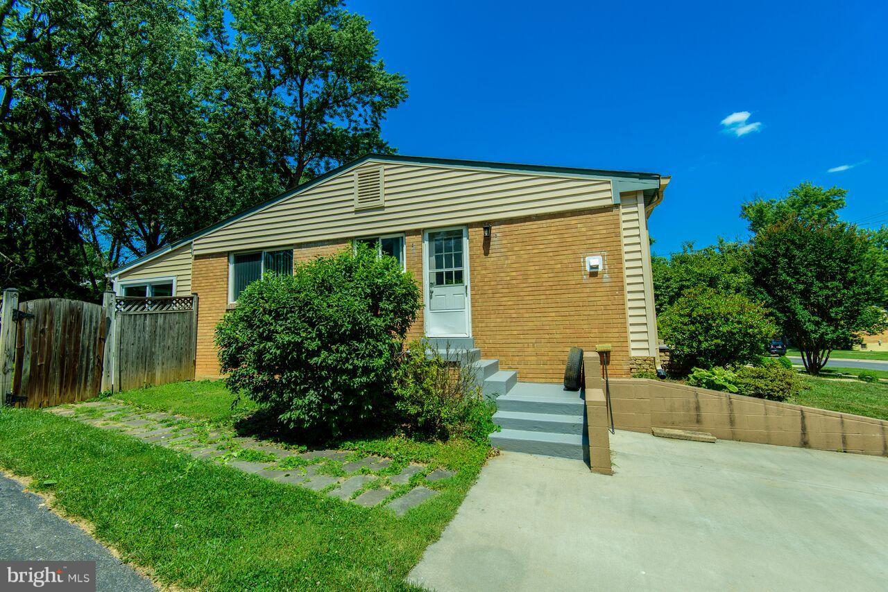 ENGLISH MANOR - Residential