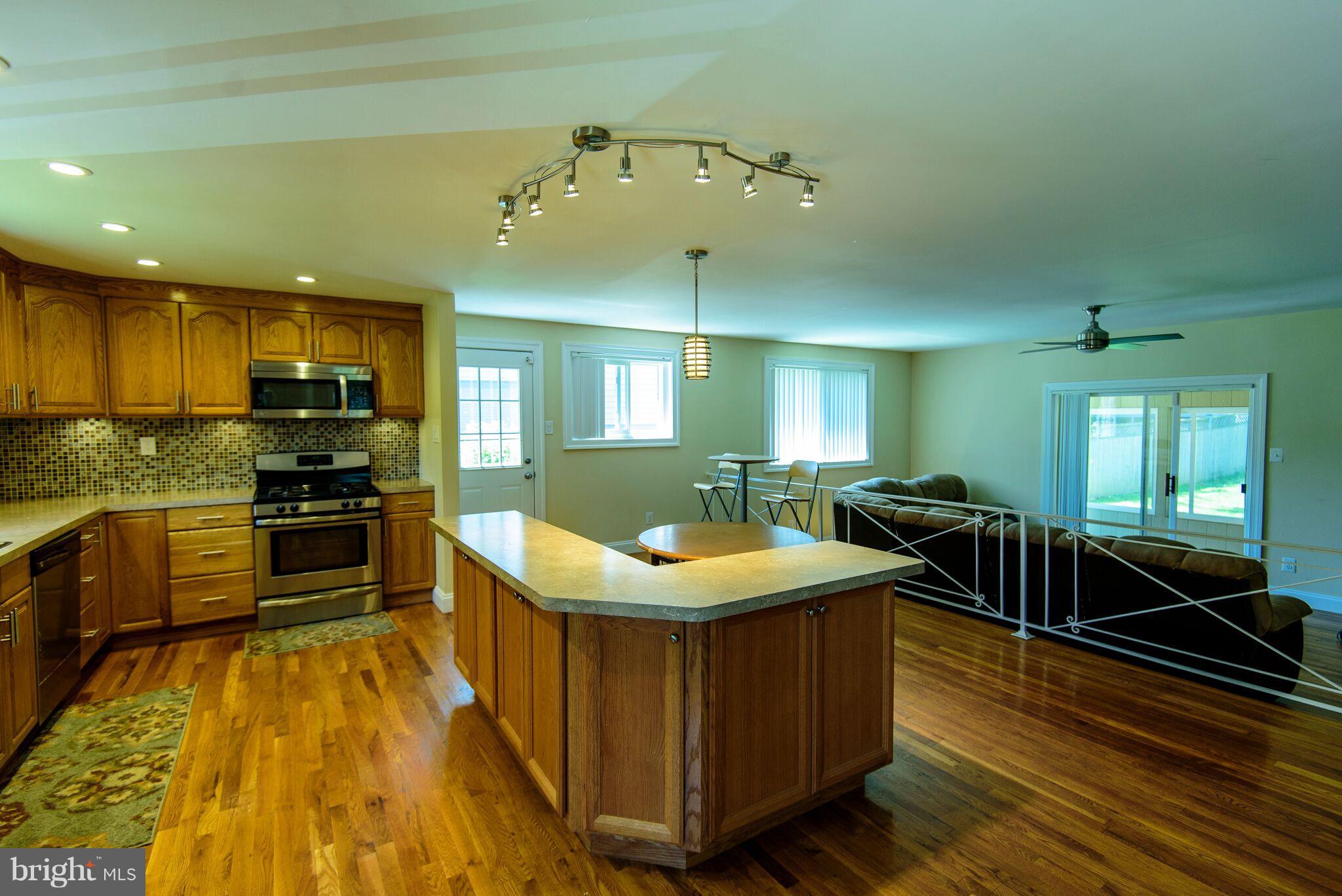 ENGLISH MANOR - Residential