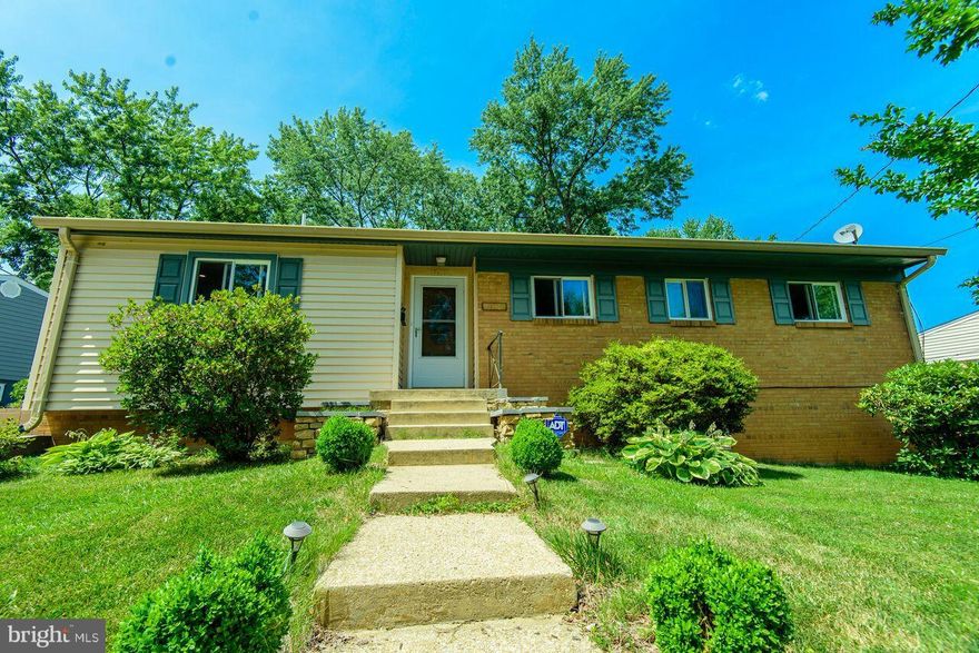 Gorgeous Single Family home in the English Manor area of Rockville / Aspen Hill.  This 4BR, 2.5BA split level home boasts an open layout with hard wood floors throughout the main level with stainless steel appliances in the kitchen.  Exquisite Sun room leads out to a spacious backyard that includes a deck with plenty of entertaining space.  Comes with a Home Warranty.  Close to rt 97, 200 and 28.