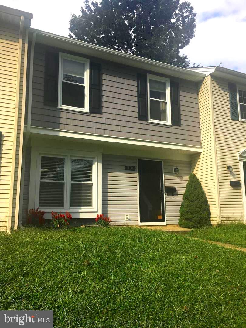 Property Will Have A Brand New Bathroom And Fresh Paint! Townhouse in Broadneck School District.
3 Bedrooms and 1.5 Bathrooms, large closets, new laminate floors throughout the main level, fireplace, stainless steel appliances, Brand New Dishwasher And Refrigerator, large fenced backyard and much more. Available August 1st.