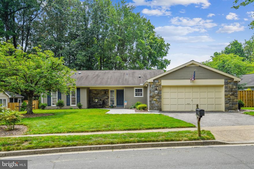 Beautifully updated! Golfers Ridge Neighborhood!
This is the detached home you have been looking for. With an open concept floor plan, updates galore and a two car garage, this spacious 2 bdrm, 2 ba is one you have to see!  The yard is private  and ready for you to add your personal touches. All this in the best active Adult community around. Heritage Harbour has over 350 clubs, a kayak launch on the South River, tennis, golf, pickleball and more. Come take a look!