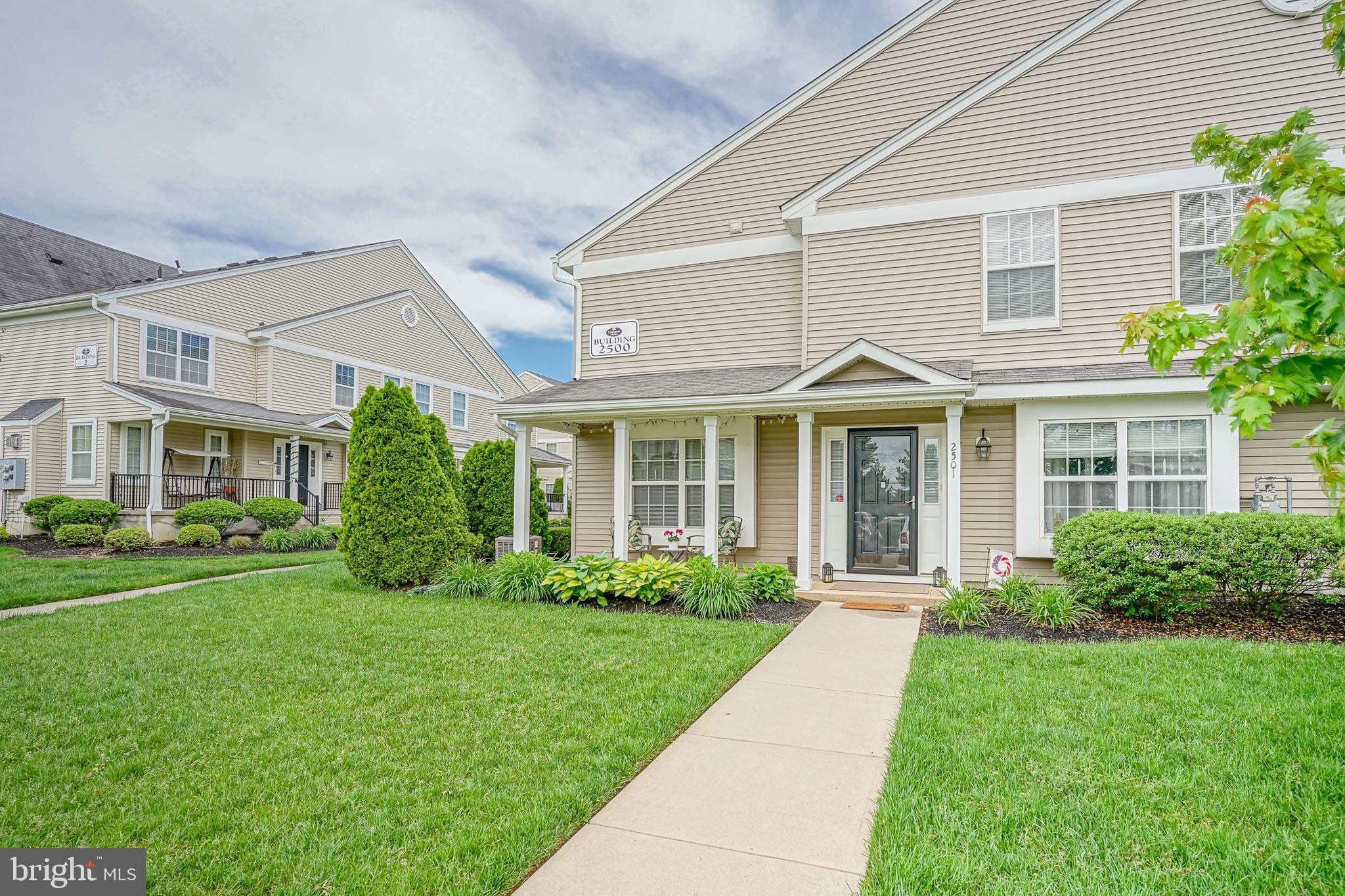 2501 LEXINGTON MEWS