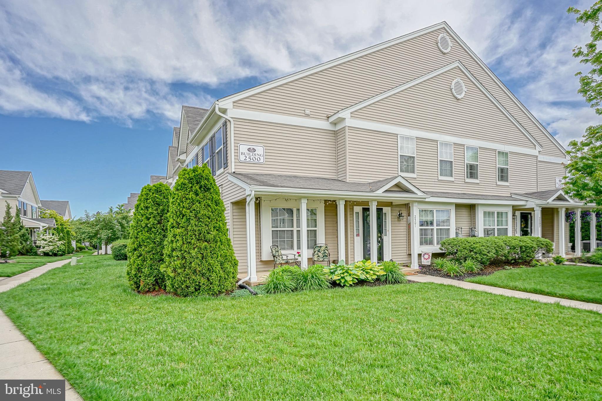 2501 LEXINGTON MEWS