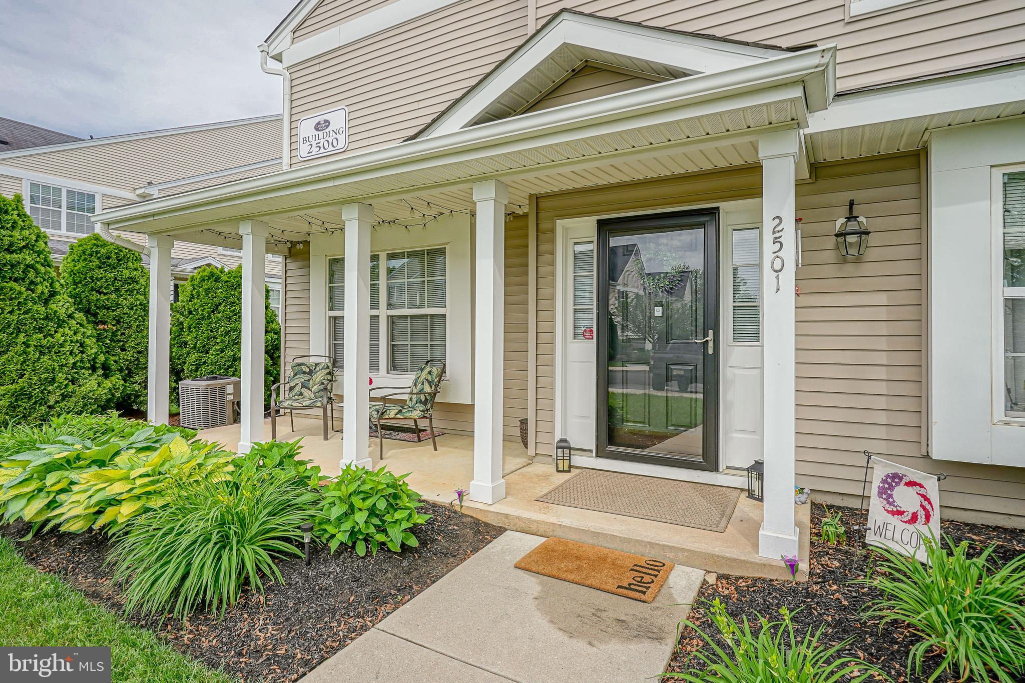 2501 LEXINGTON MEWS