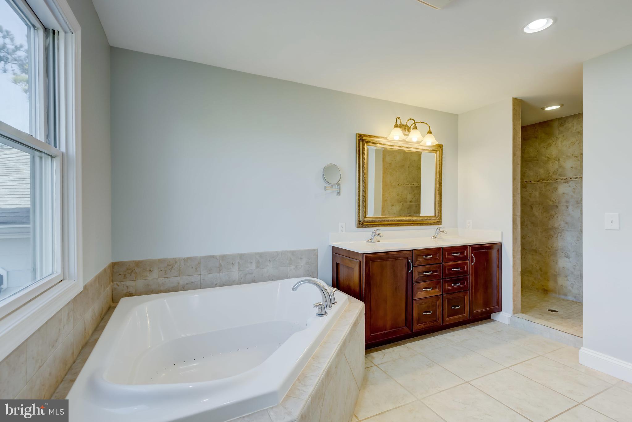 BENTONS PLEASURE - Residential