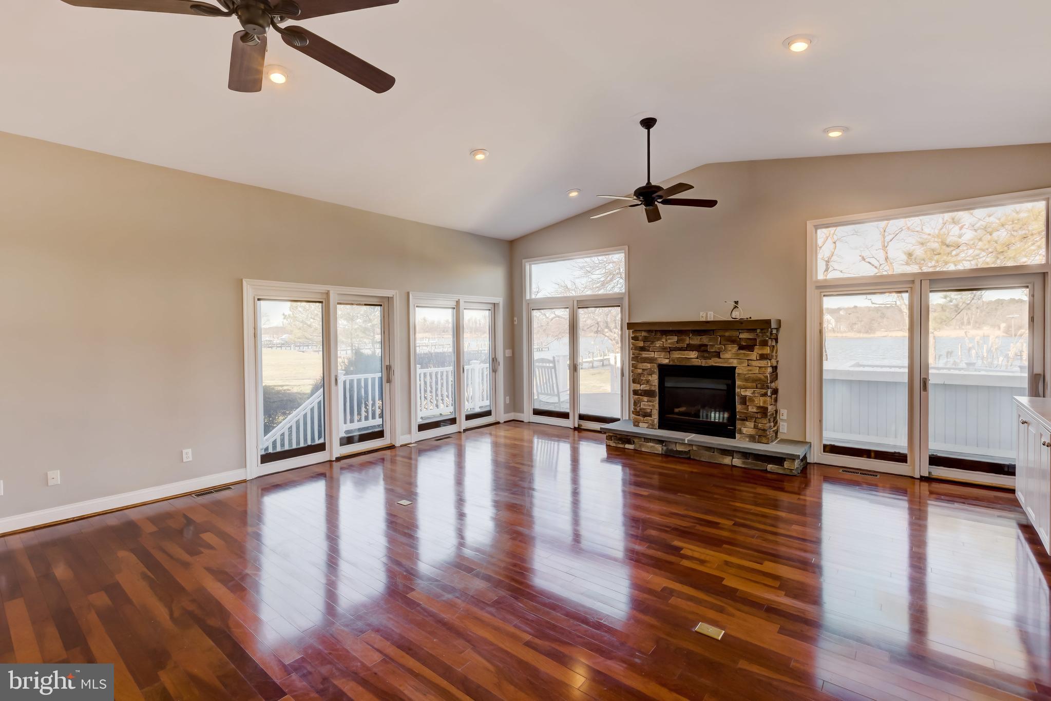 BENTONS PLEASURE - Residential