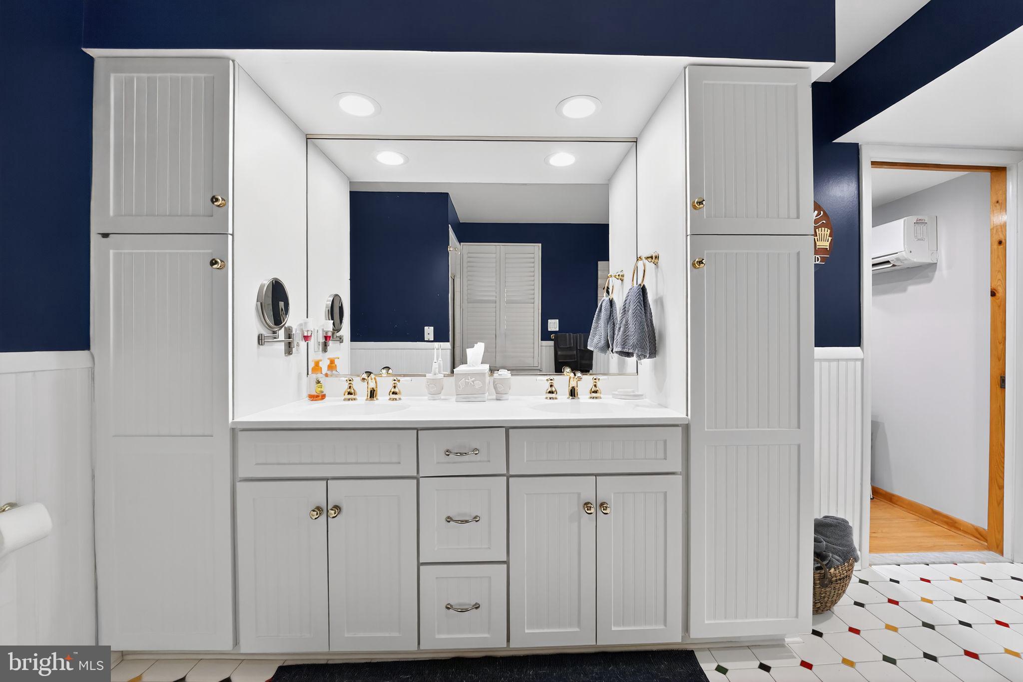 BOWLEYS QUARTERS - Residential