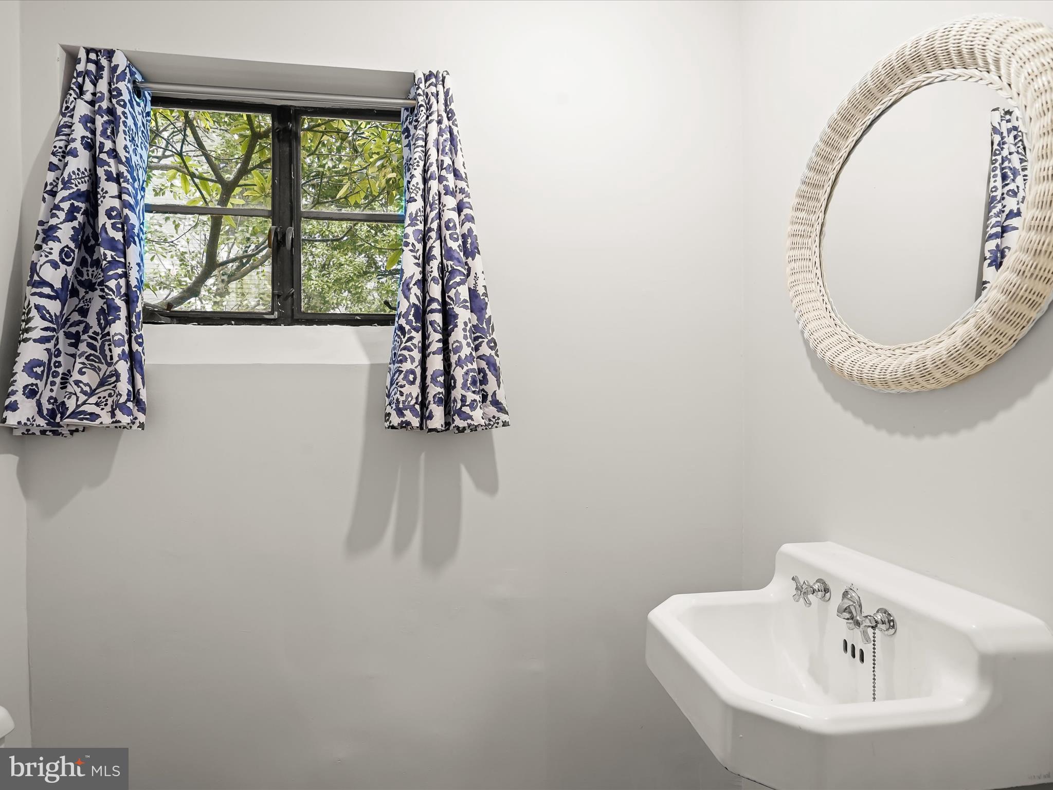 CHEVY CHASE VILLAGE - Residential