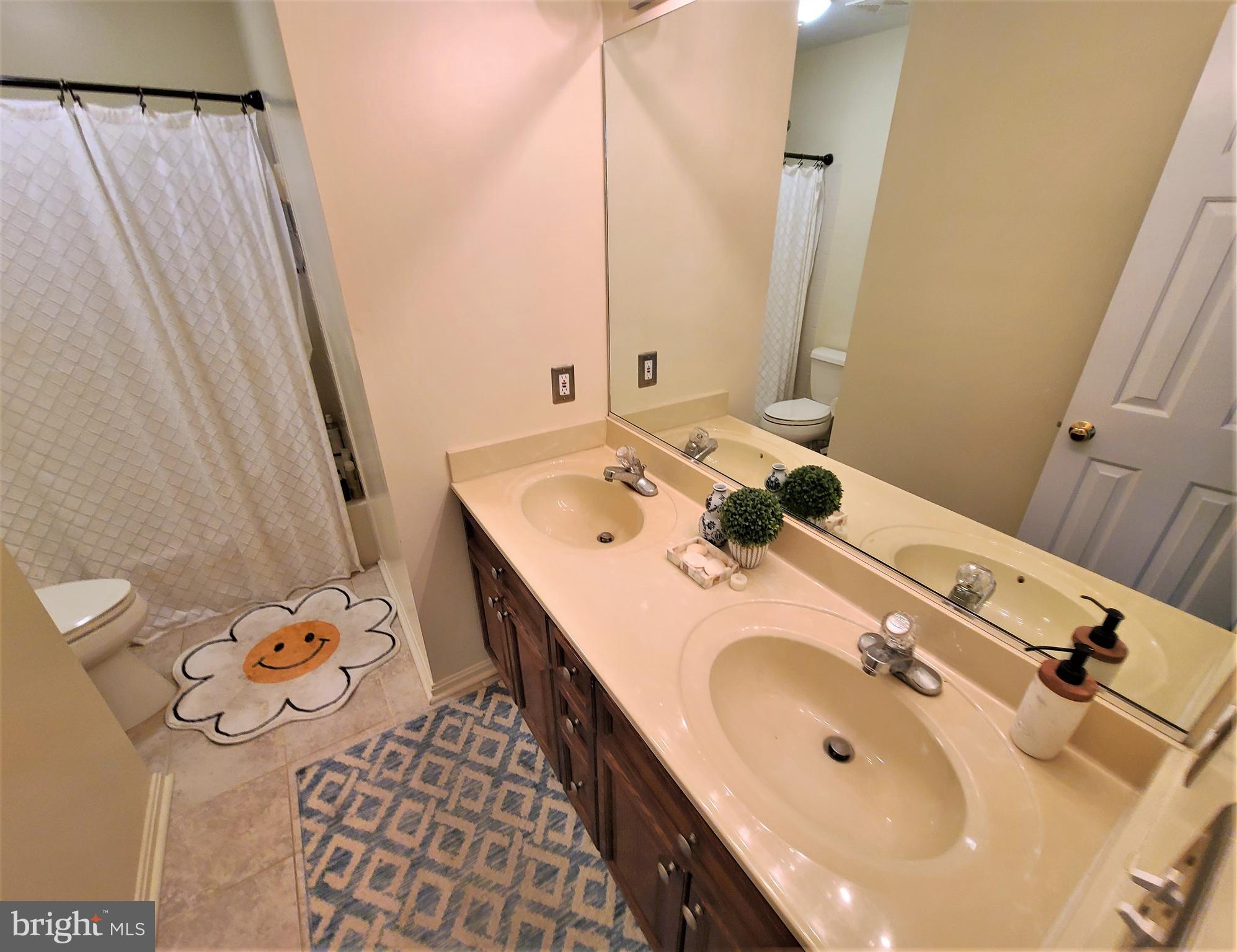 SEVEN LAKES - Residential Lease