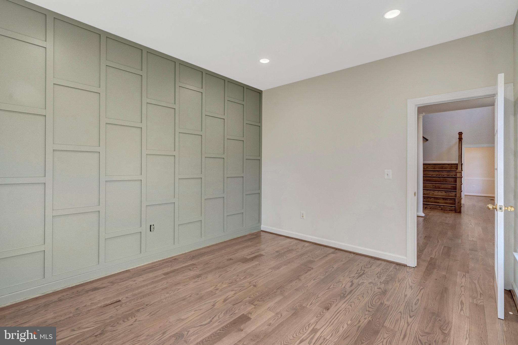 HAMPTON WOODS WEST - Residential