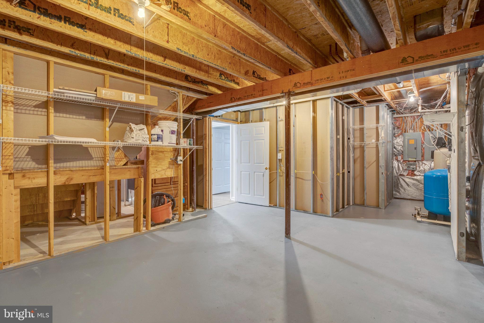 HAMPTON WOODS WEST - Residential