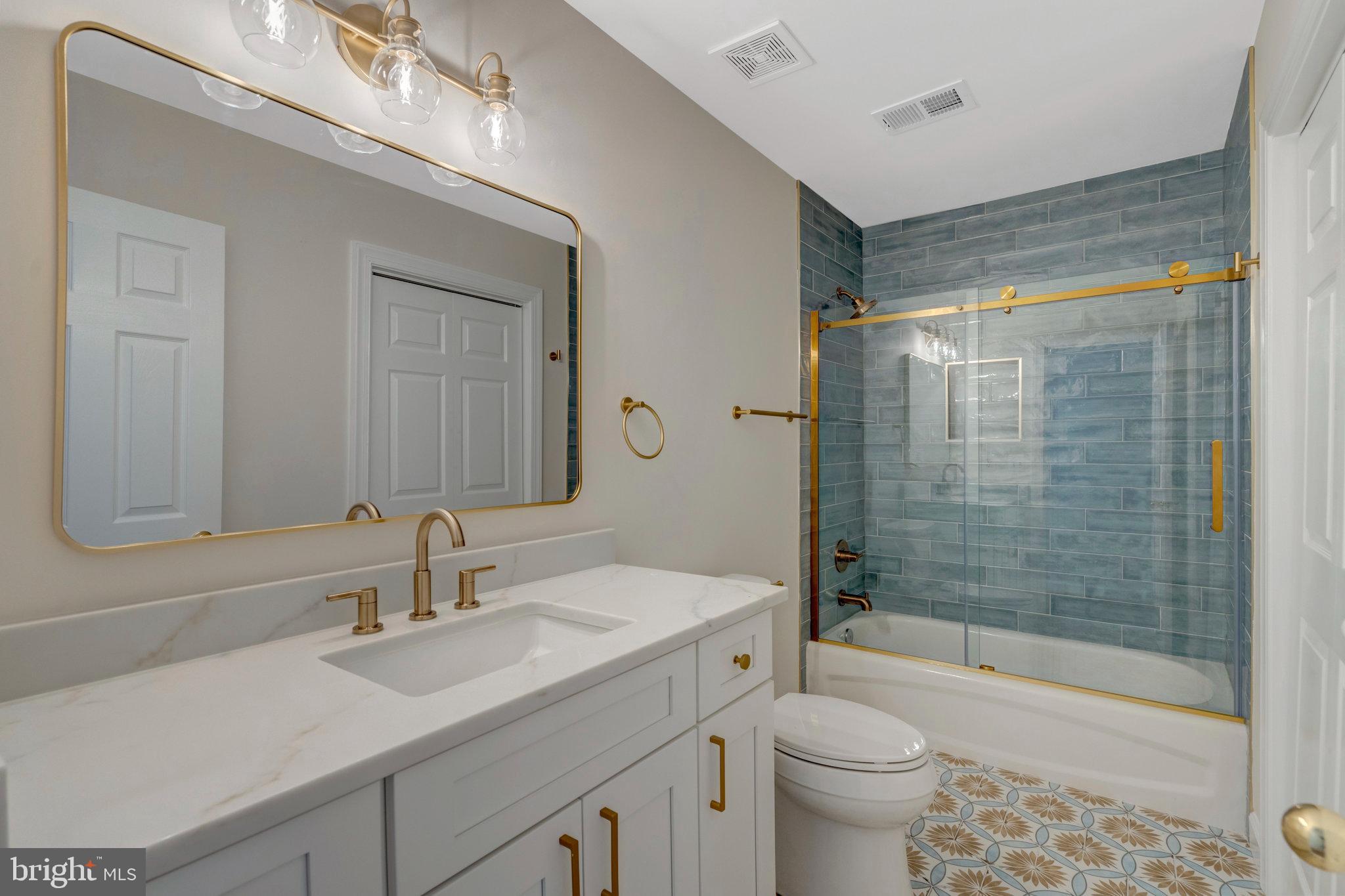 HAMPTON WOODS WEST - Residential