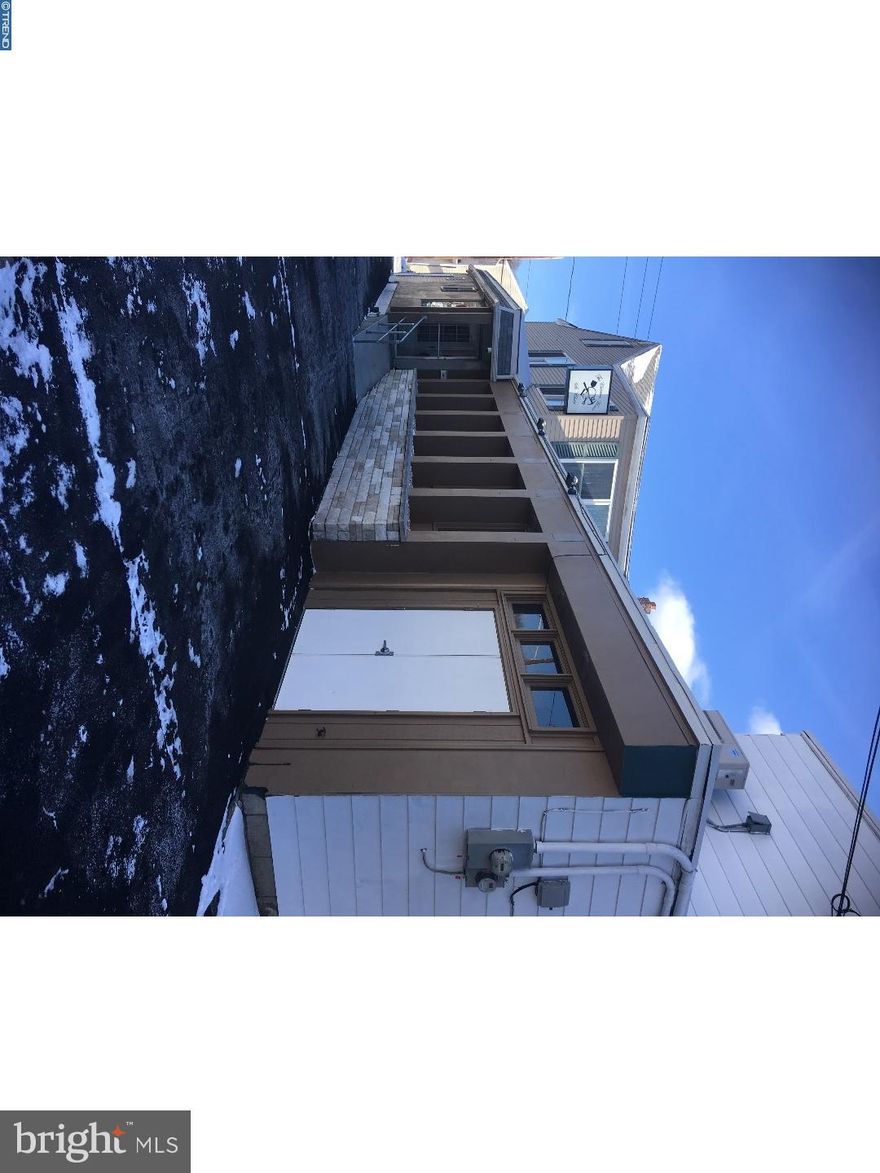 A New Year, New Adventures!!! Ever dreamed of owning your own business?!! This 3-4 bedroom, 2 bathroom apartment and former bar has tons of possibilities!!! This former restaurant which was home to the "Clarian House" has been recently renovated. with it's layout, it can be used as many types of business! Just bring your imagination!