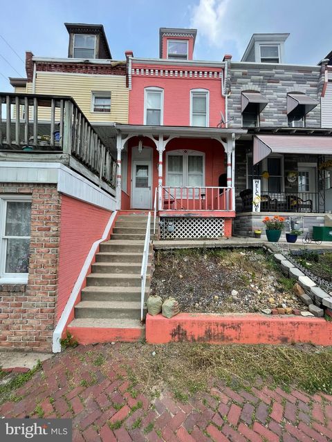 Townhouse For Sale - 1057 N 12th Street<br/> READING, PA 19604