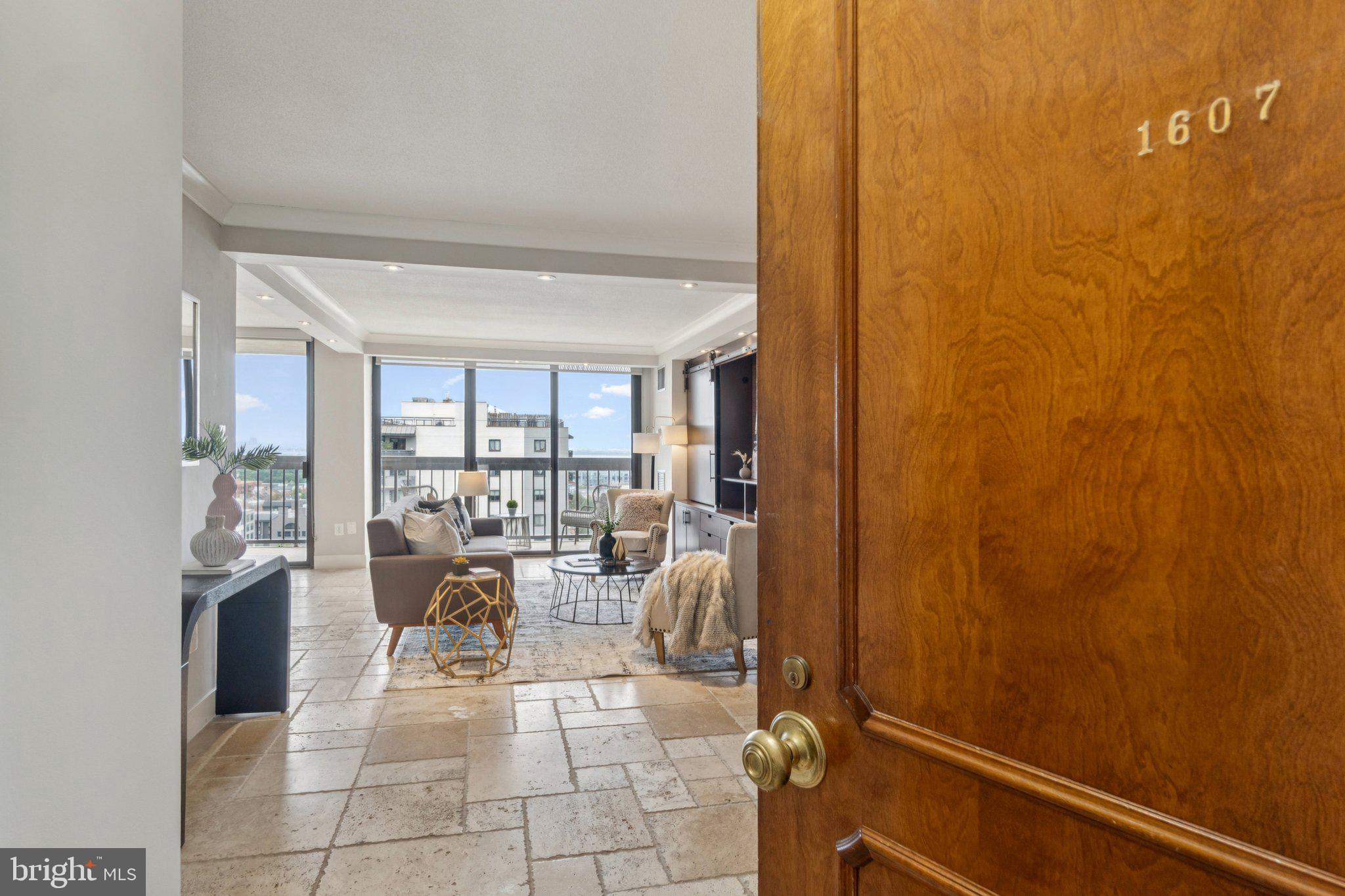 400 MADISON STREET 1607