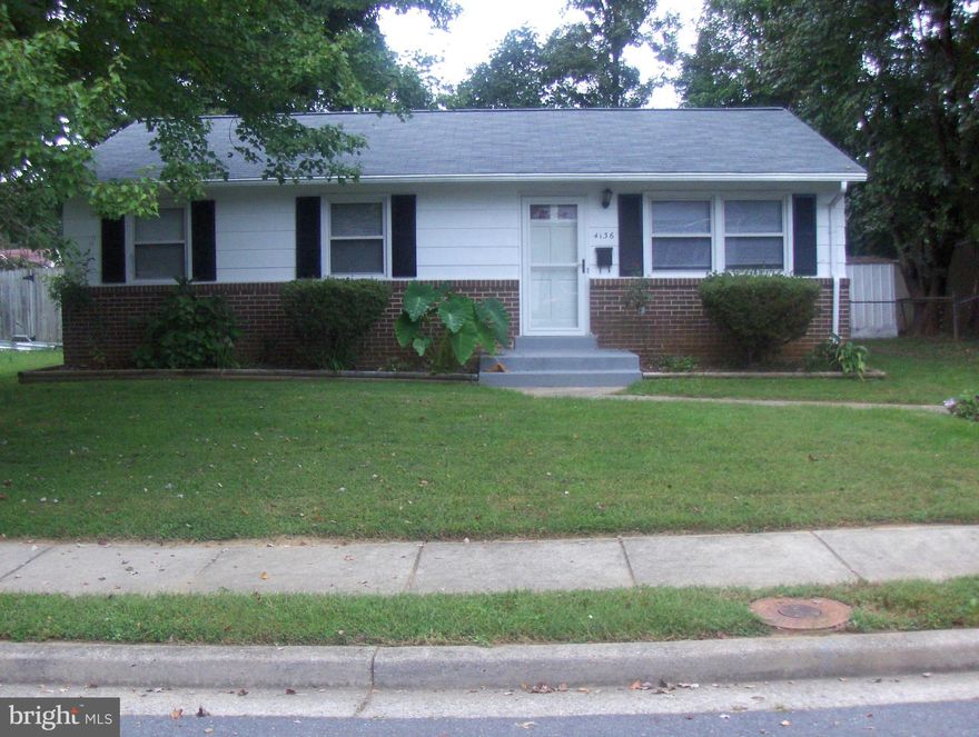 new roof, carpeting, stove.  like new appearance on the inside and out.  level fenced yard. 2 ceiling fans.  NEW FURNACE  AND  AIR  CONDITION  NOW  INSTALLED