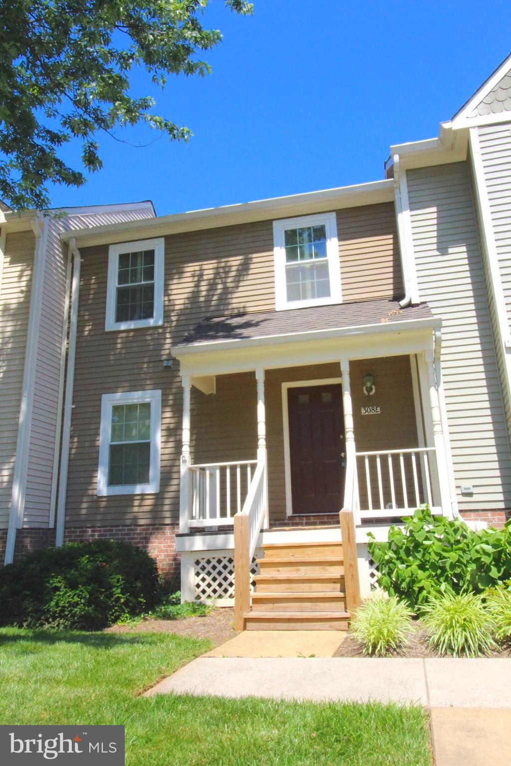 308 LOCUST STREET E SE 24