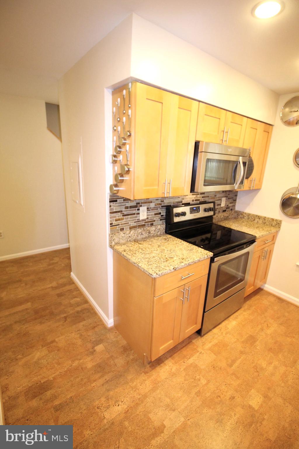 308 LOCUST STREET E SE 24