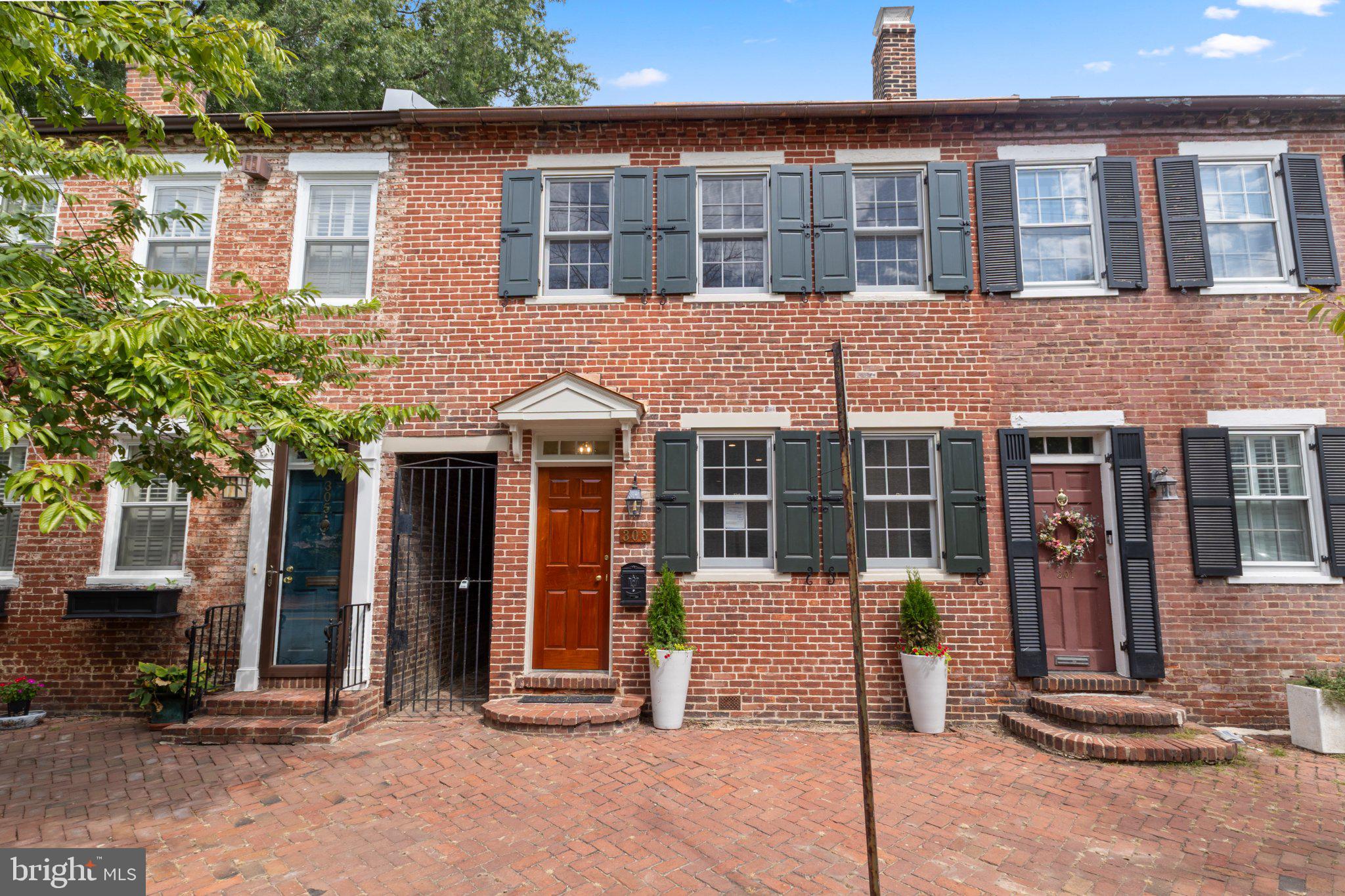 303 QUEEN STREET