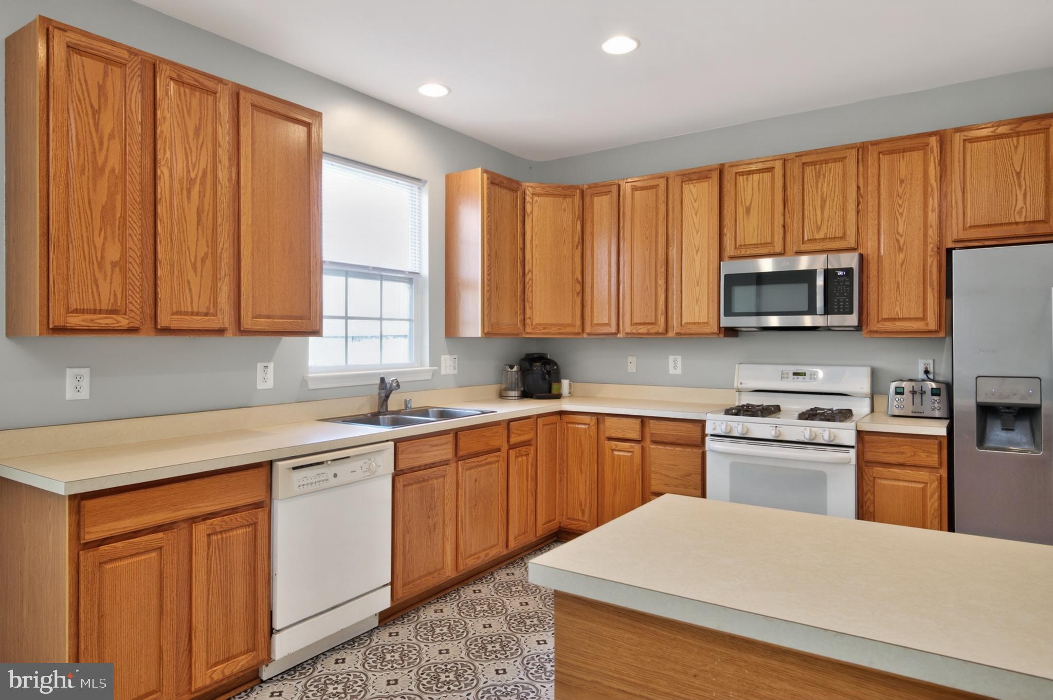 THE LANDINGS AT RIVER OAKS - Residential