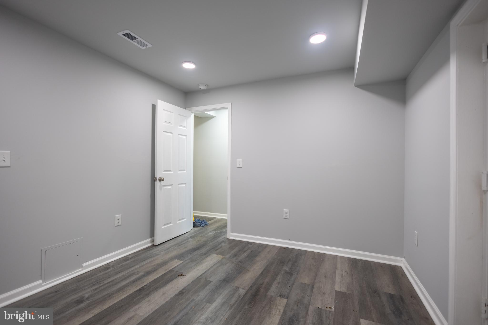 1300-1302 MORRIS ROAD SE B8