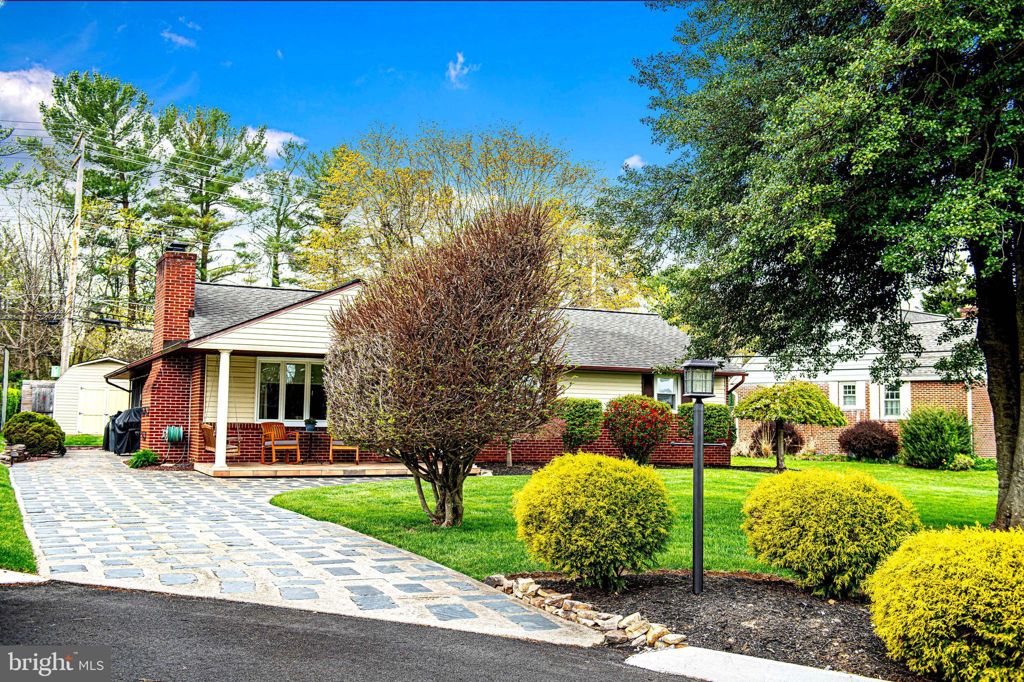 104 W LYNBROOK PLACE