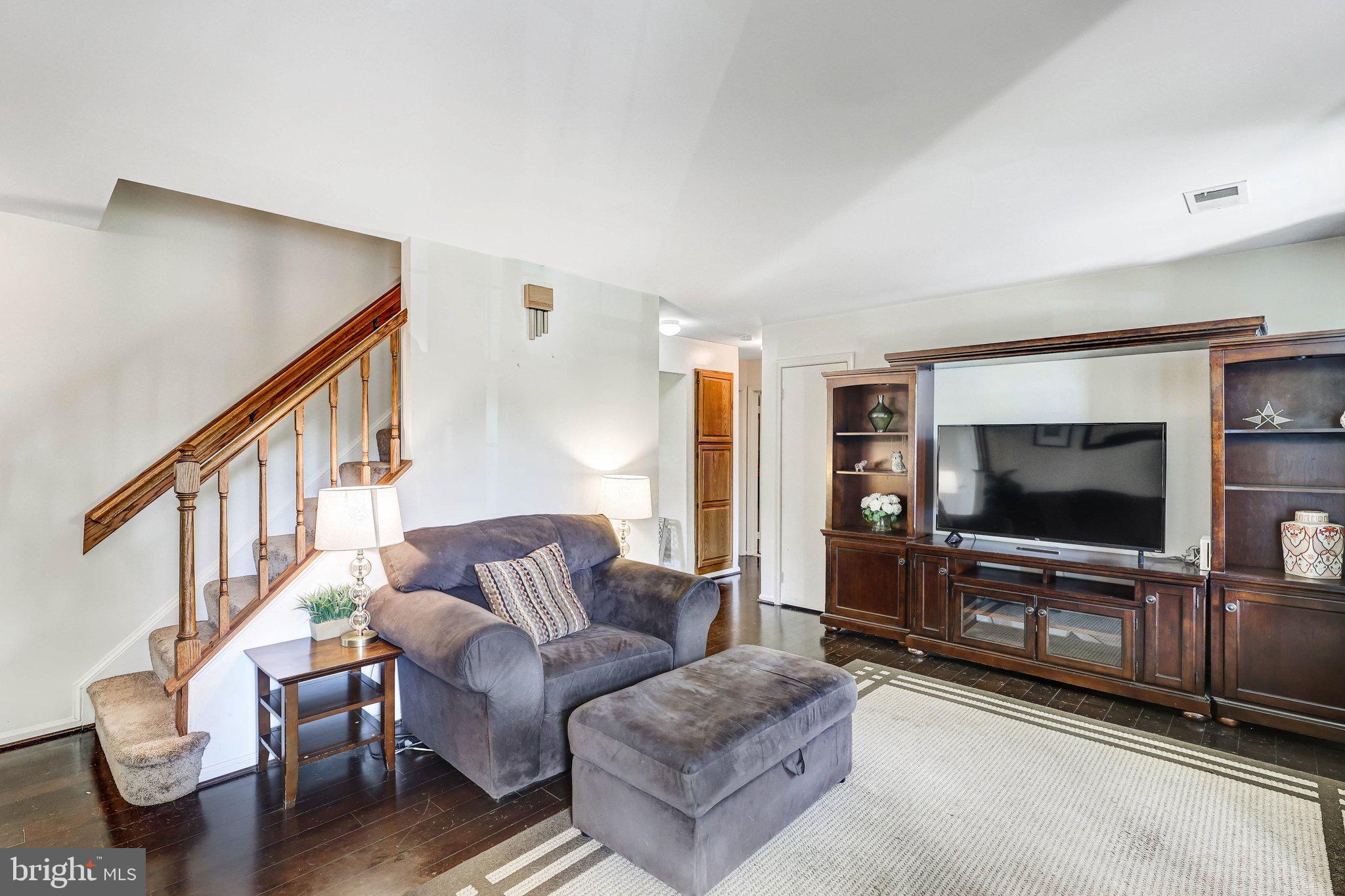 FOX RUN ESTATES - Residential