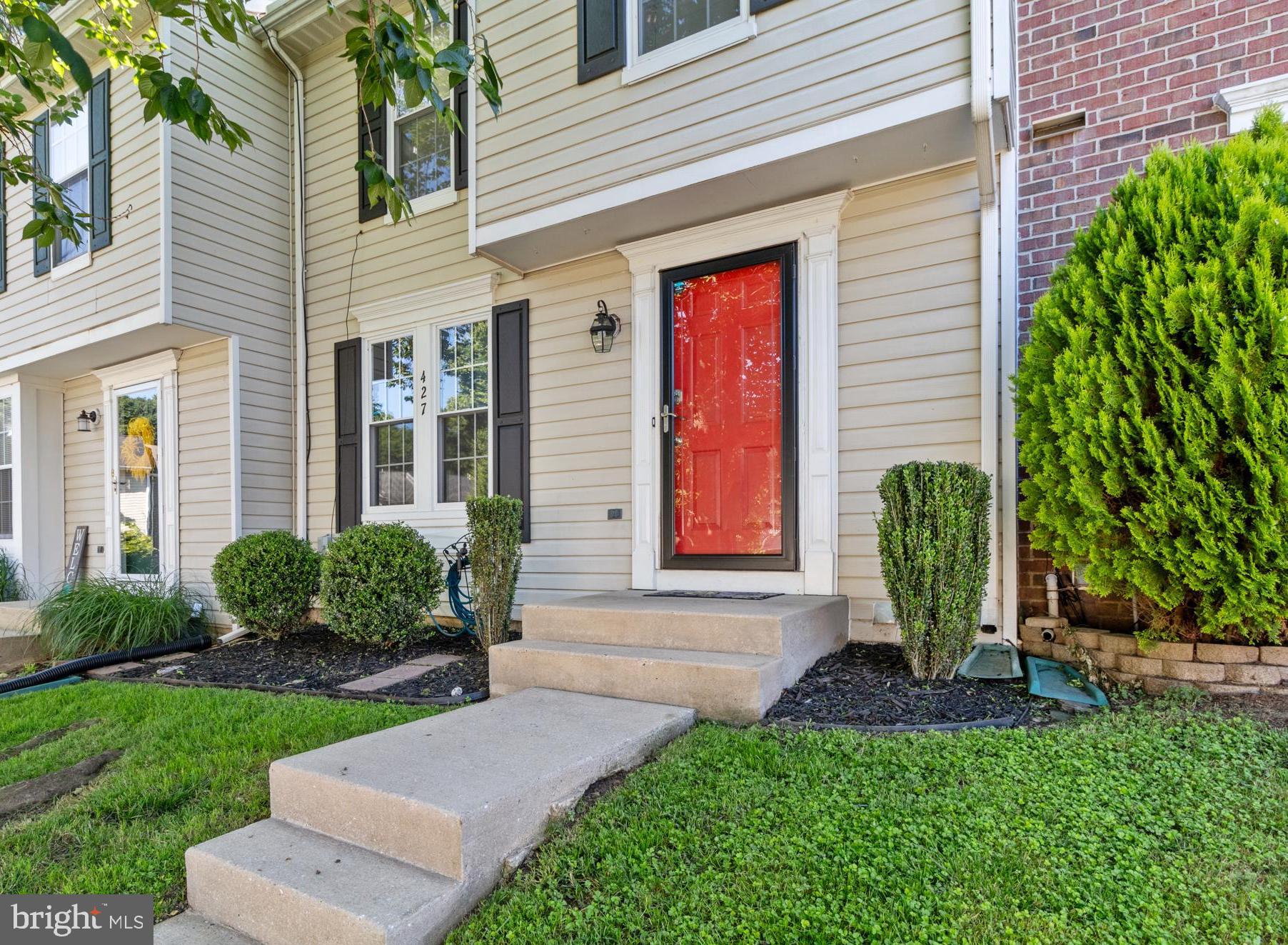 CONSTANT FRIENDSHIP - Residential