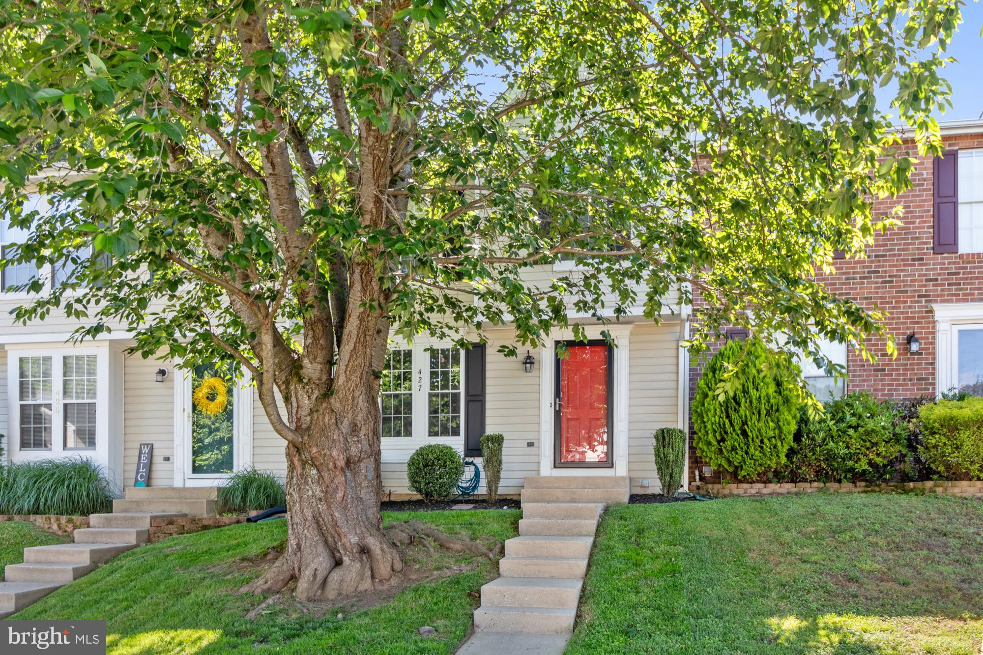 CONSTANT FRIENDSHIP - Residential