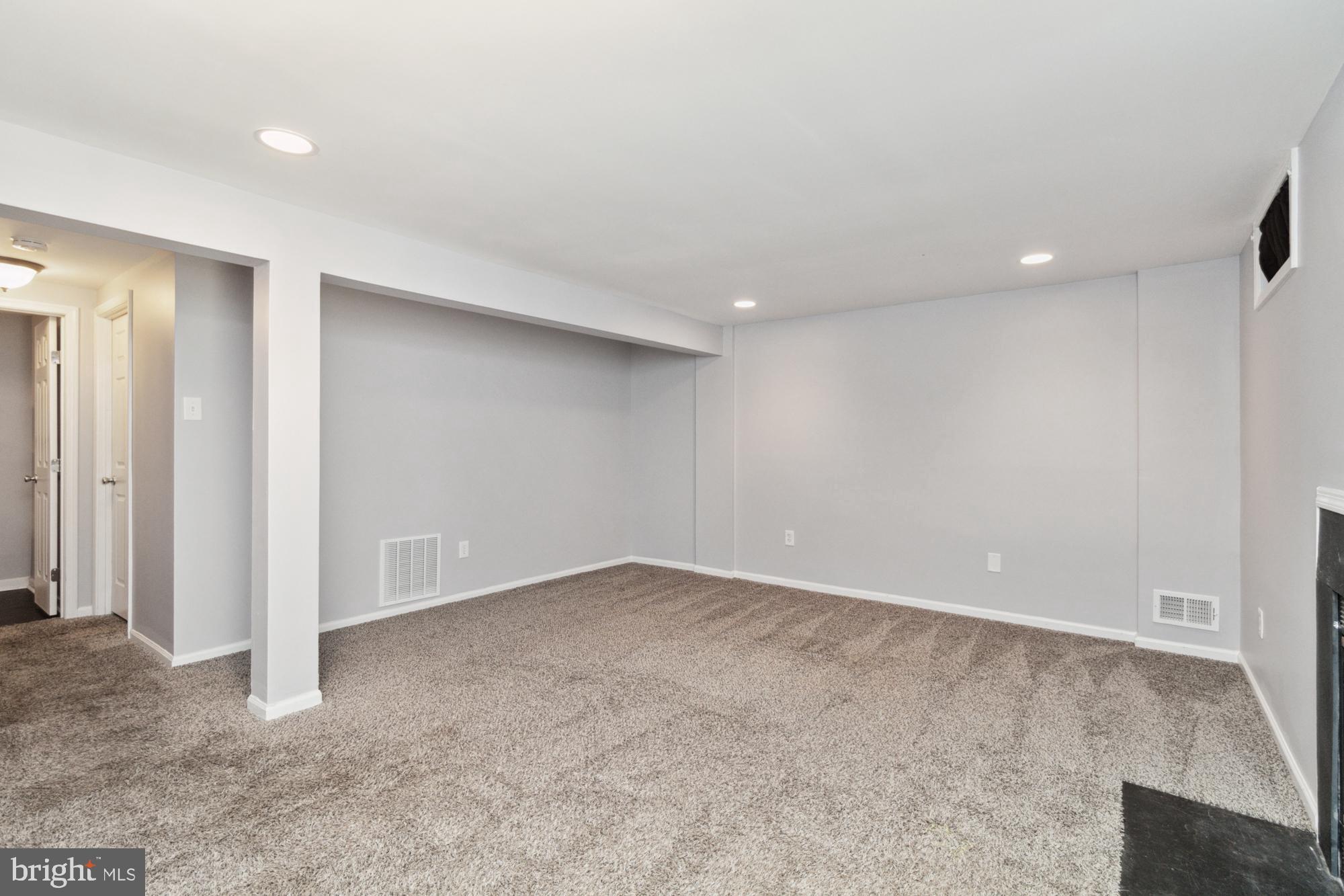 CONSTANT FRIENDSHIP - Residential