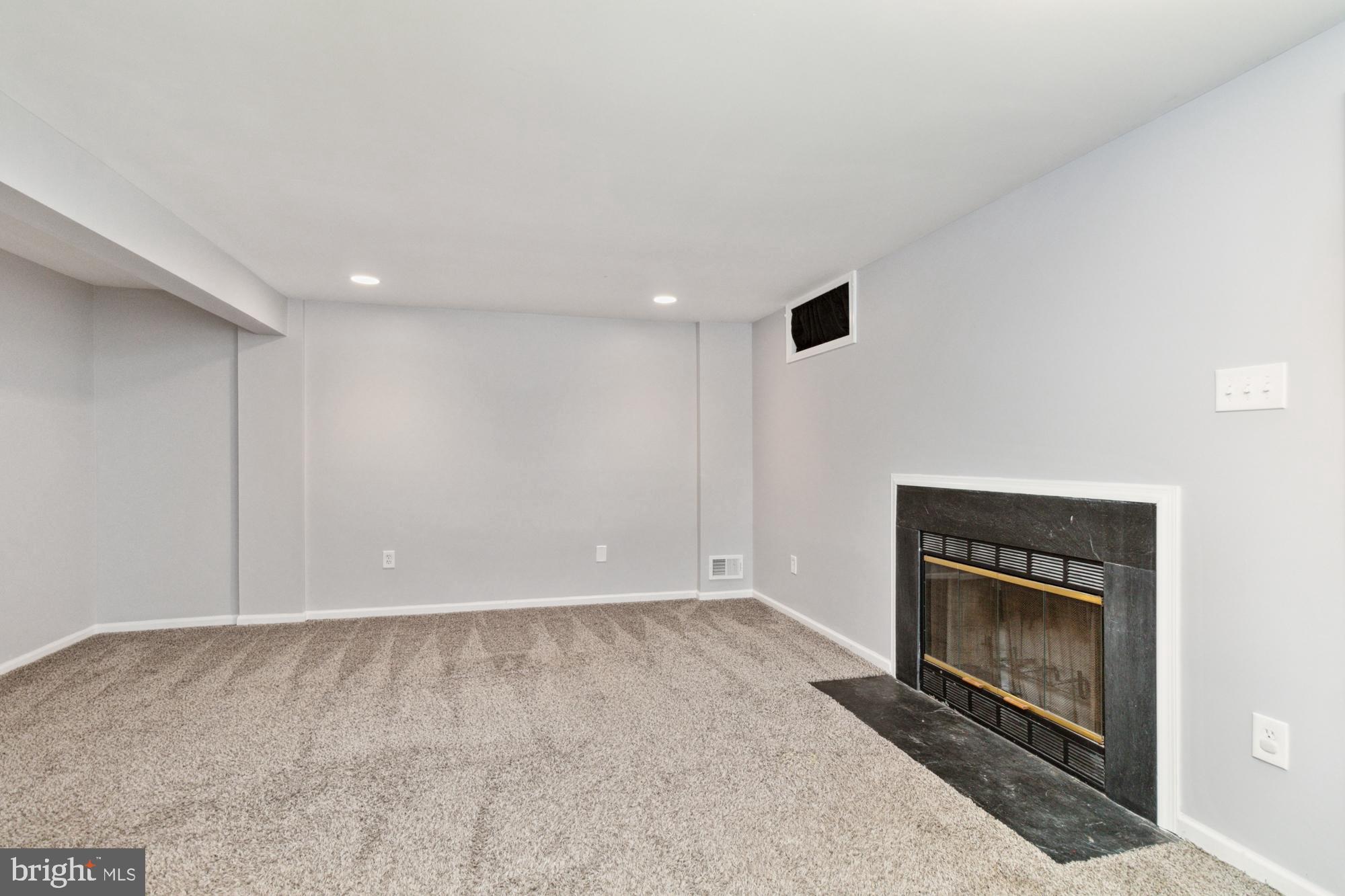 CONSTANT FRIENDSHIP - Residential