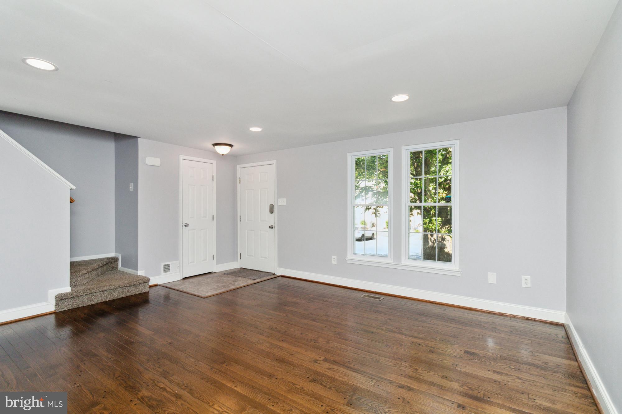 CONSTANT FRIENDSHIP - Residential