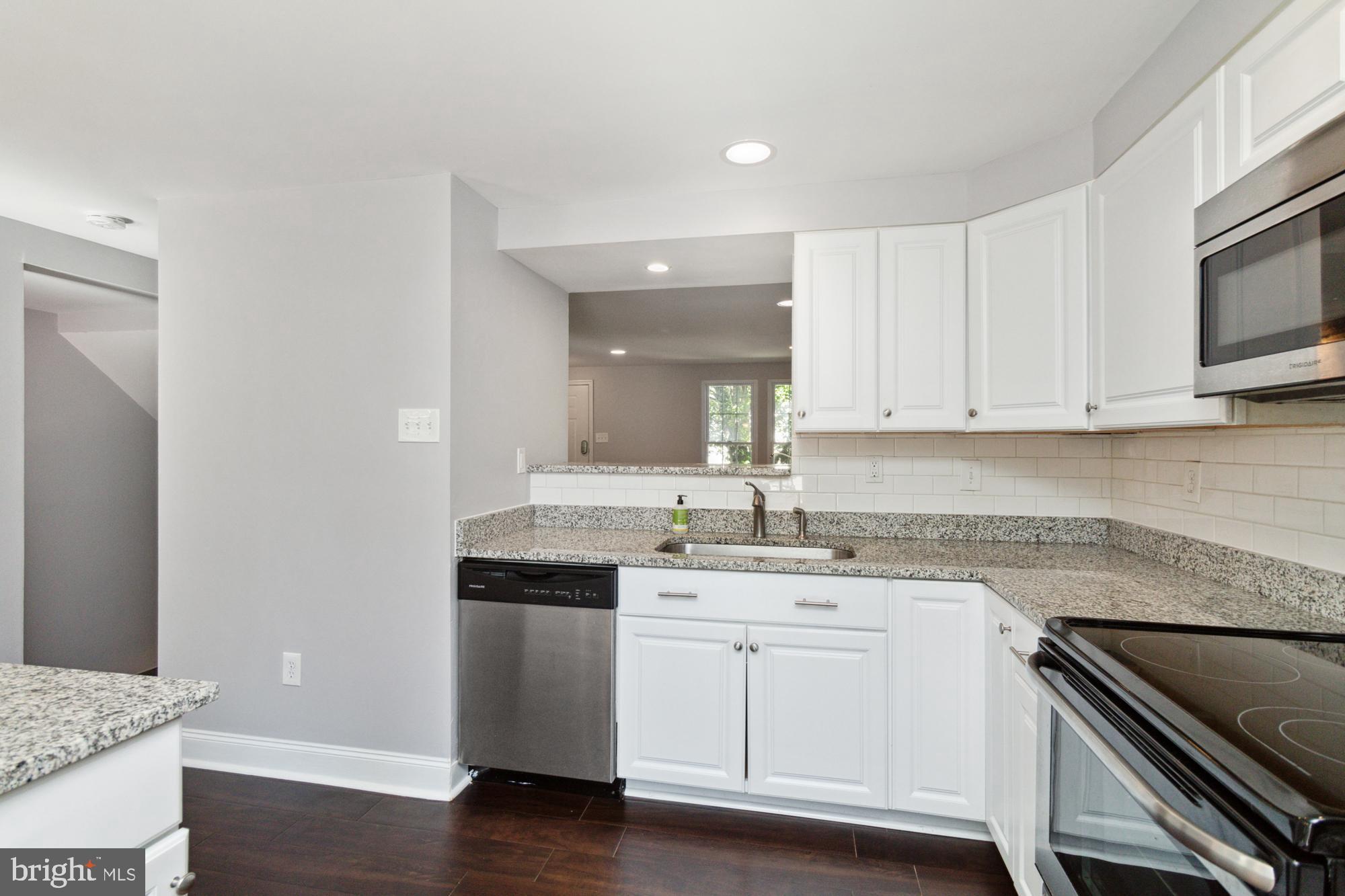 CONSTANT FRIENDSHIP - Residential