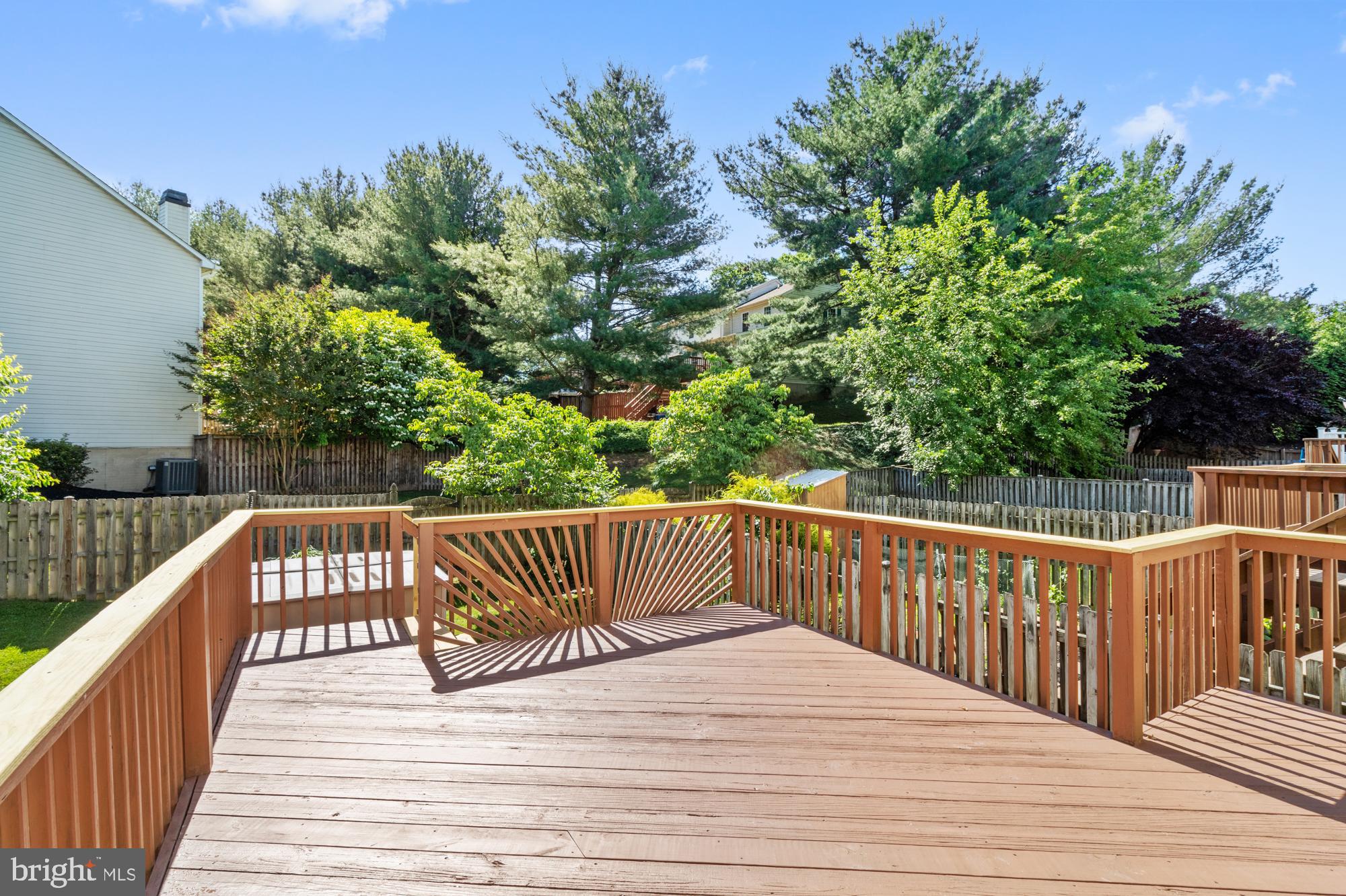 CONSTANT FRIENDSHIP - Residential