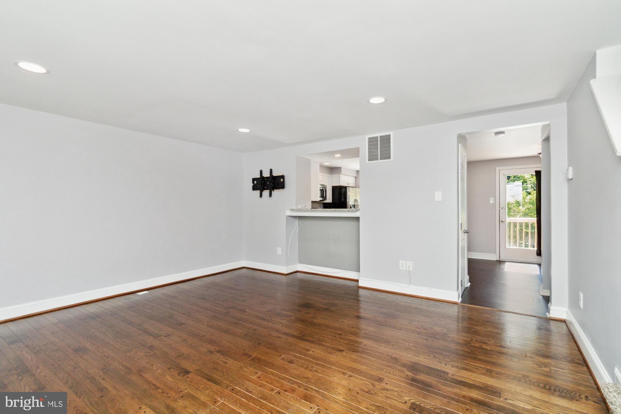 CONSTANT FRIENDSHIP - Residential