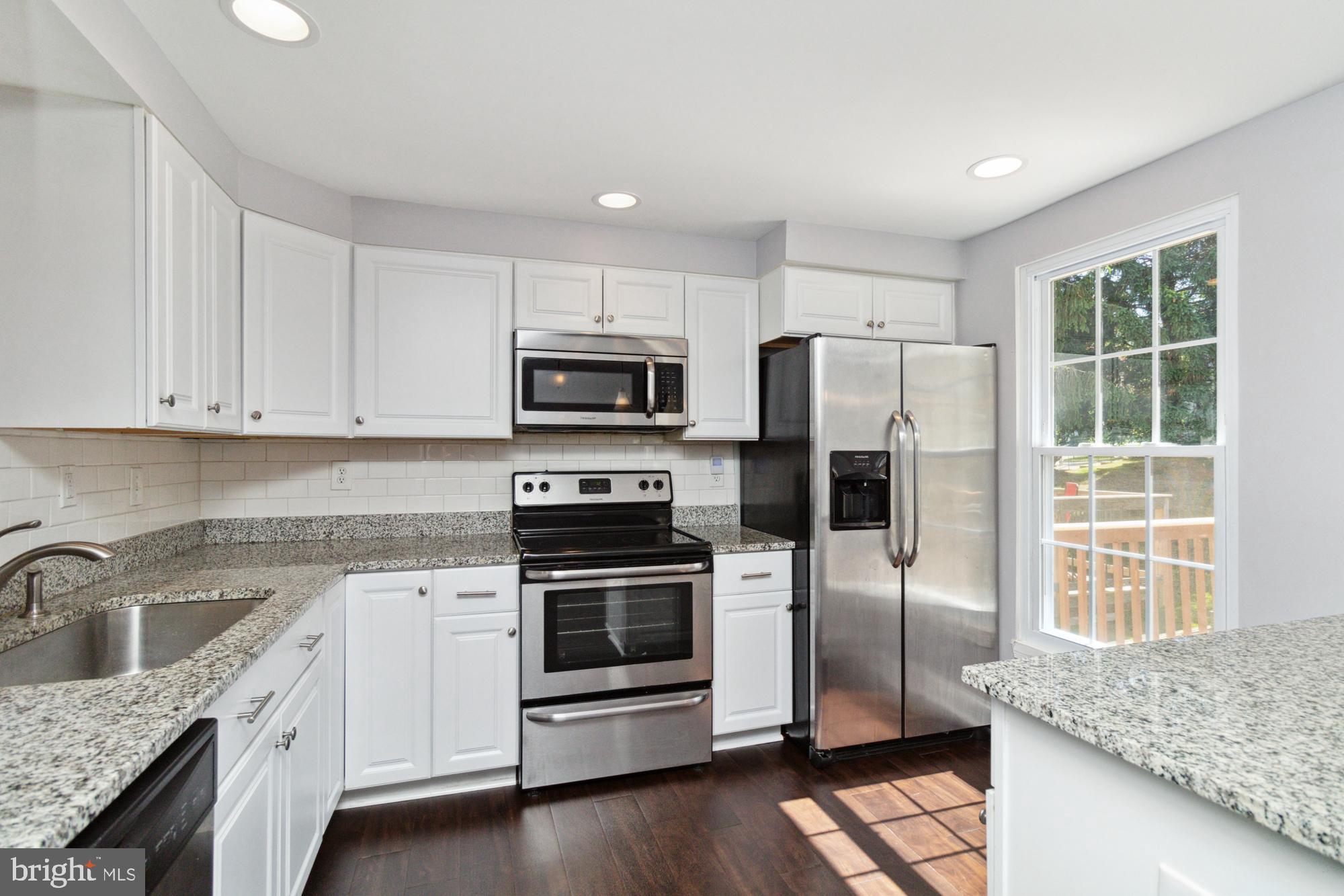 CONSTANT FRIENDSHIP - Residential