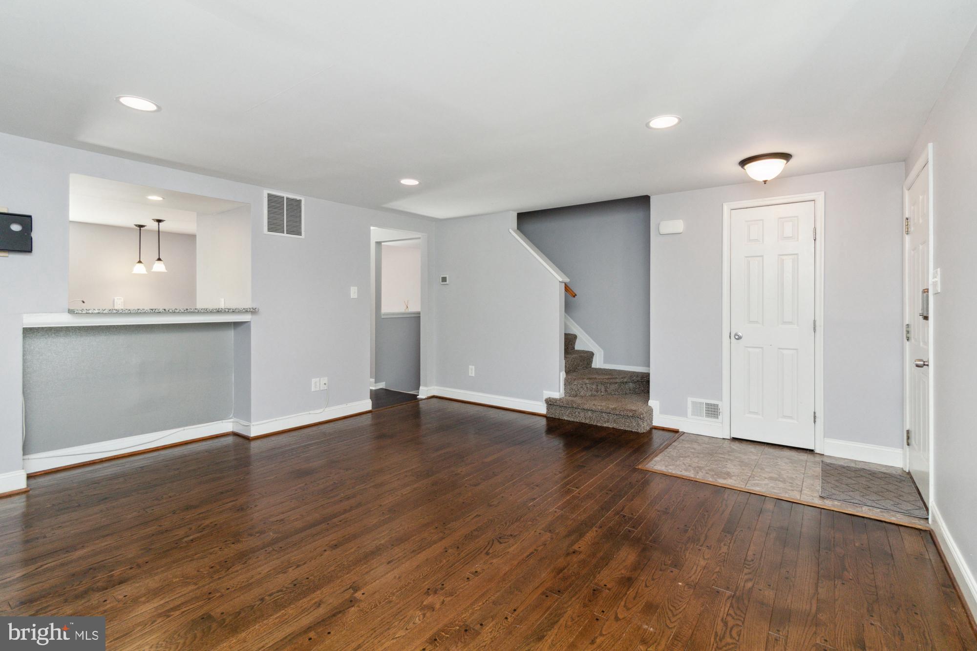 CONSTANT FRIENDSHIP - Residential