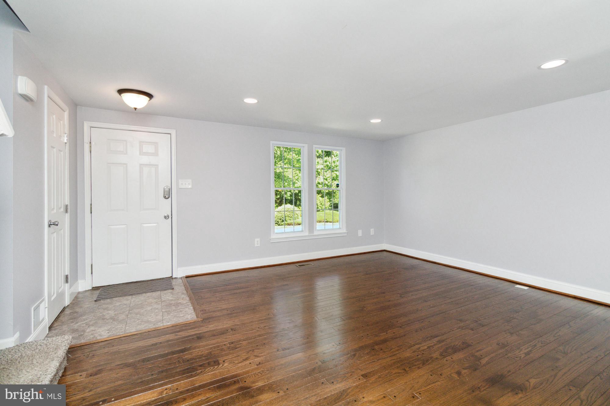 CONSTANT FRIENDSHIP - Residential