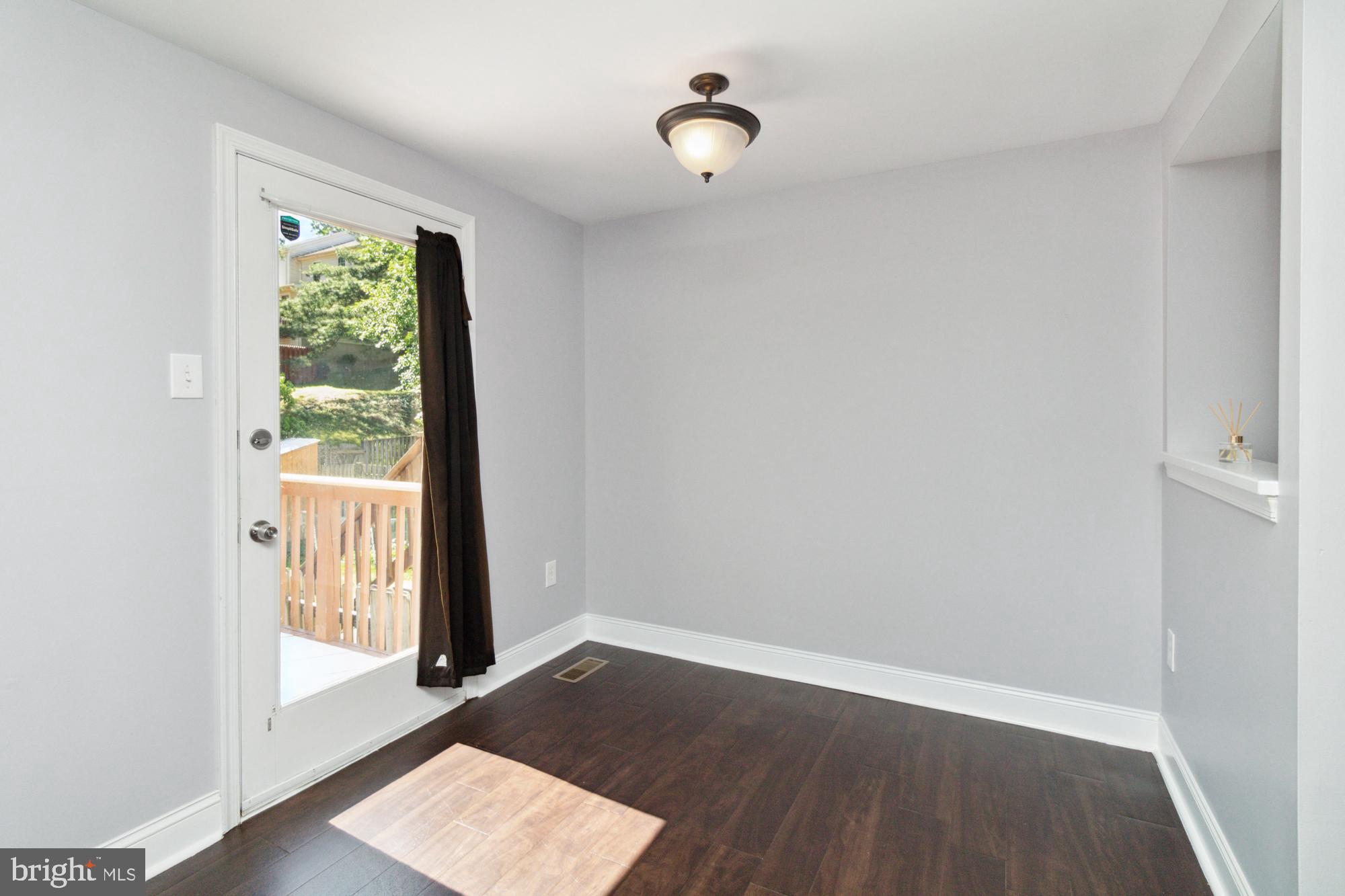 CONSTANT FRIENDSHIP - Residential