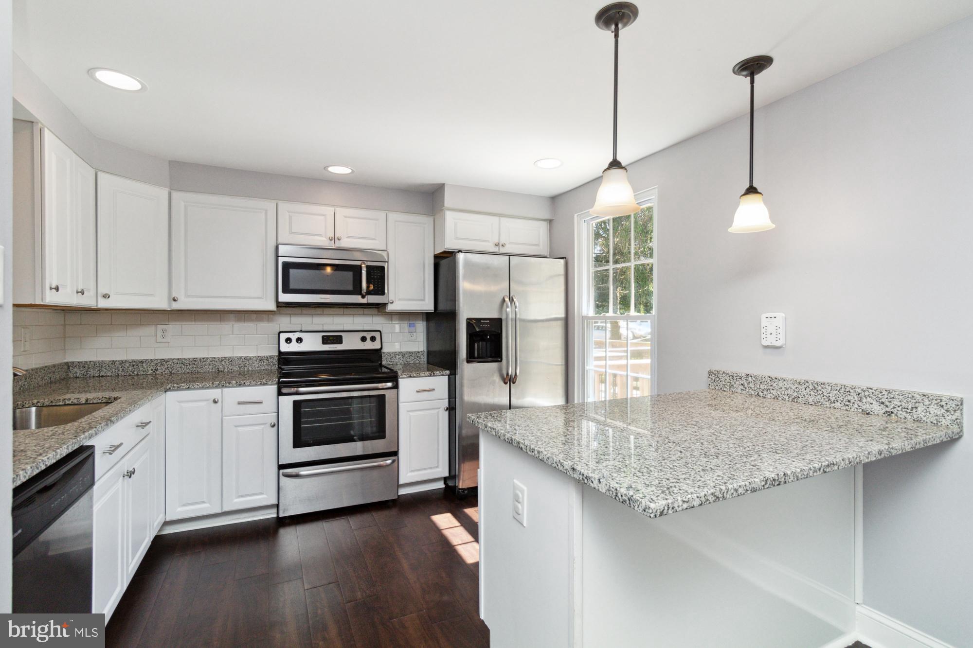 CONSTANT FRIENDSHIP - Residential