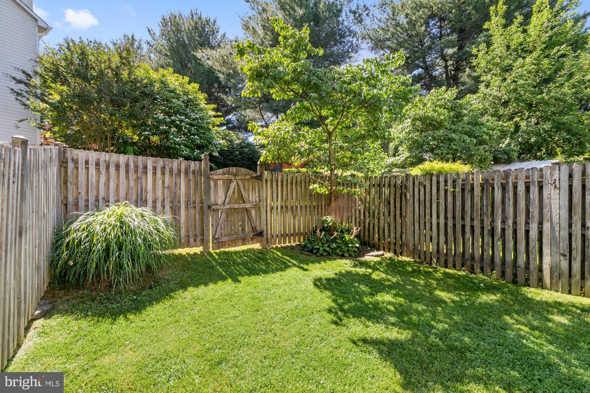 CONSTANT FRIENDSHIP - Residential