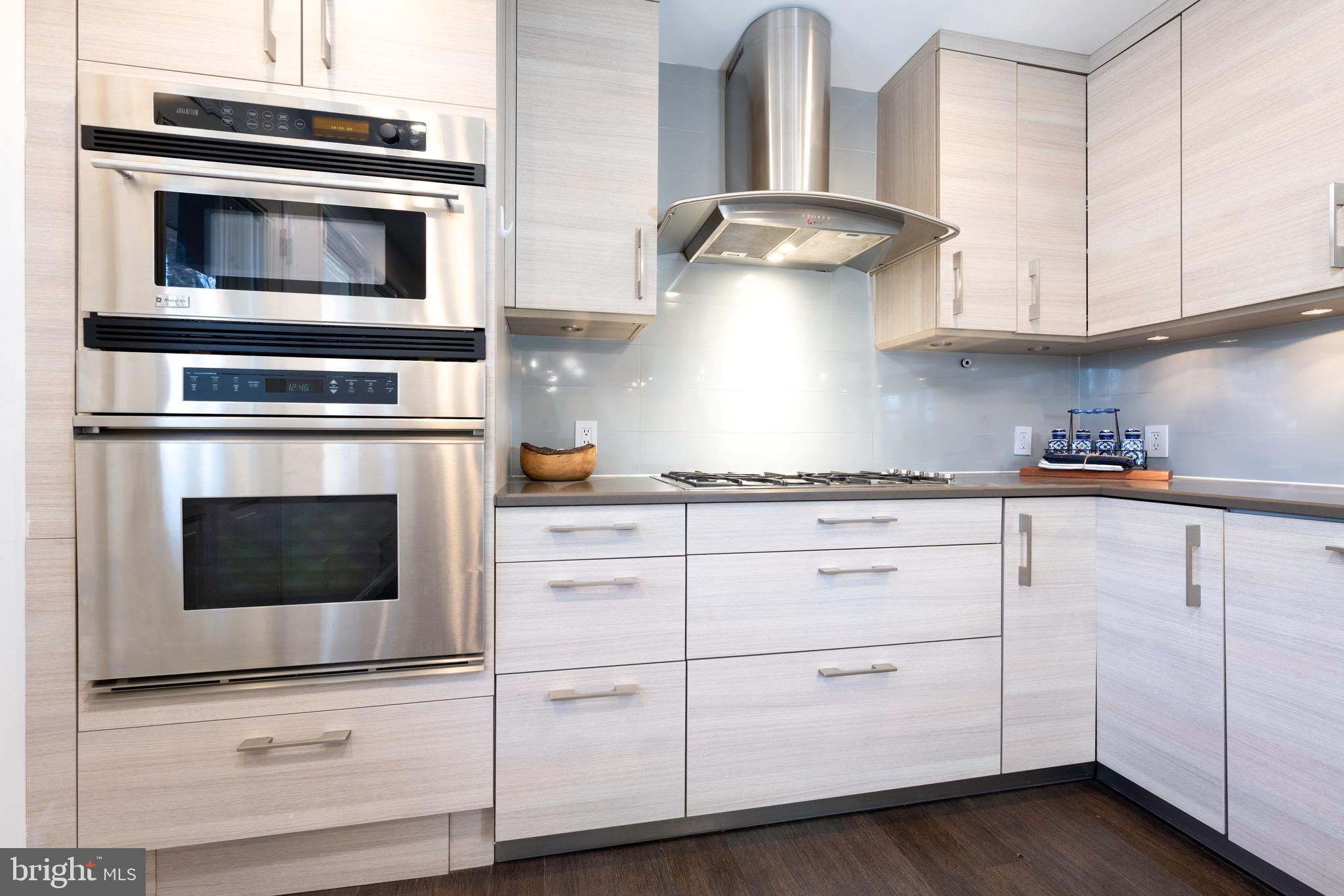 6905 BREEZEWOOD TERRACE .