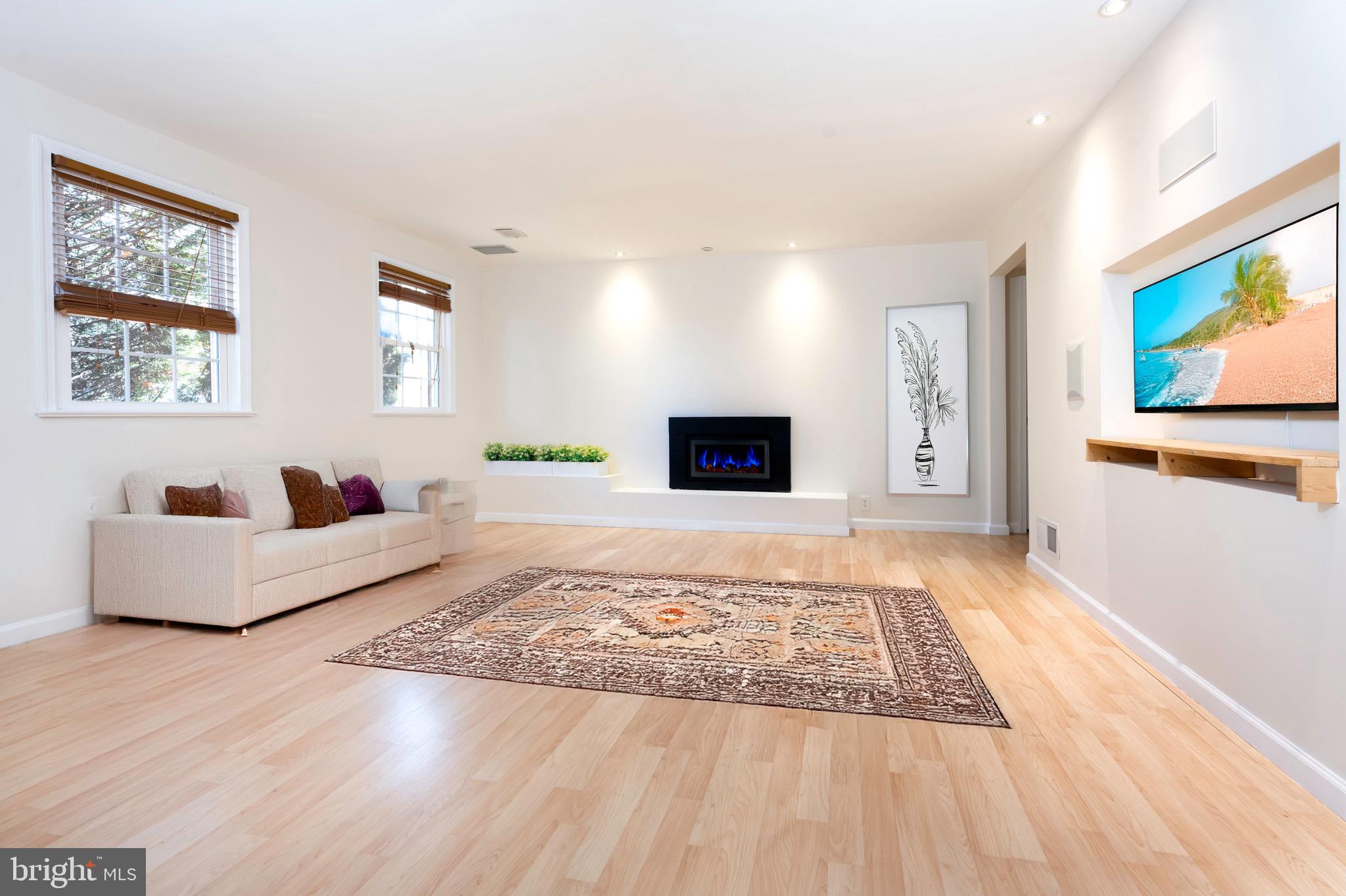 6905 BREEZEWOOD TERRACE .