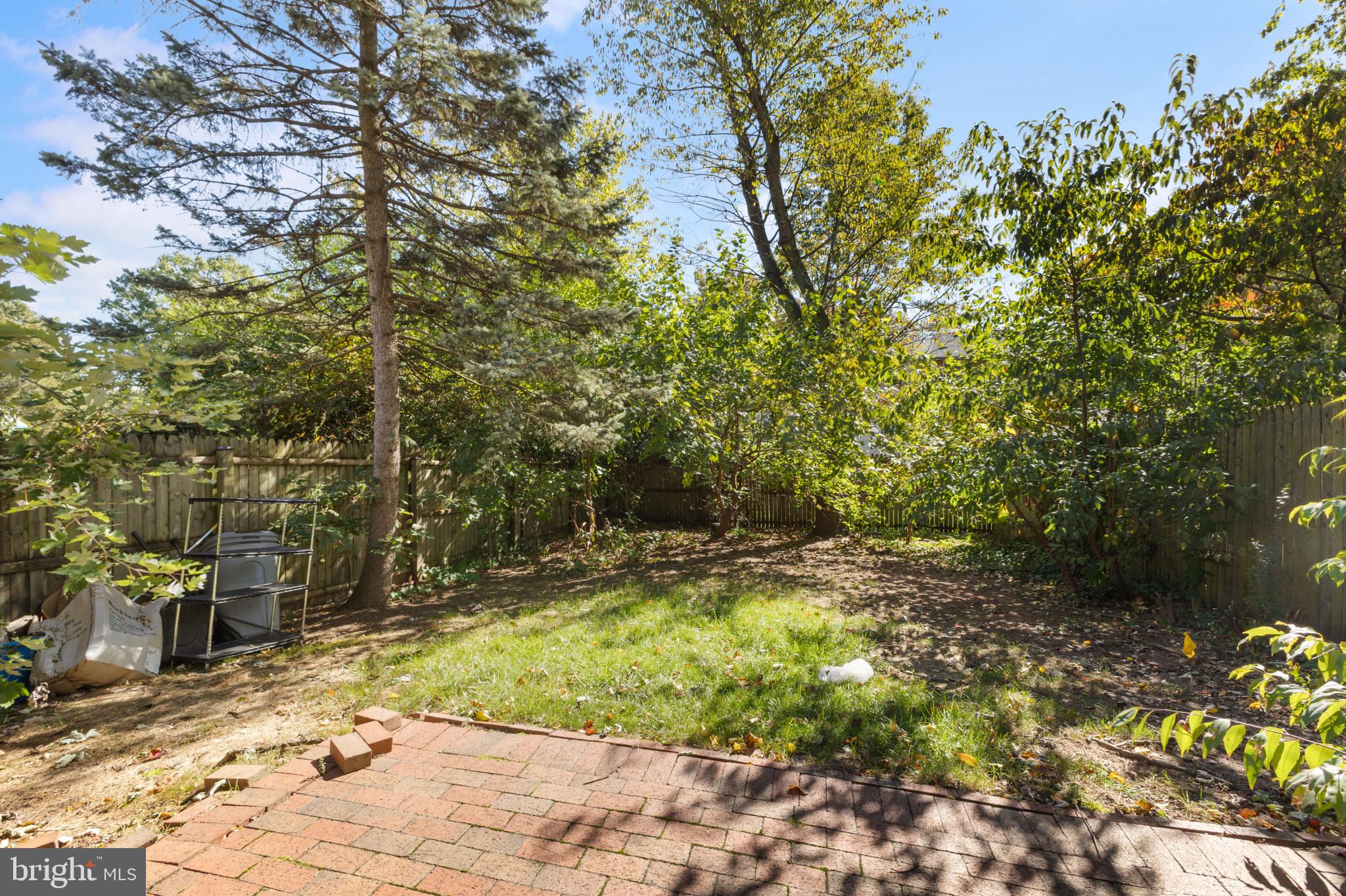 LONDON TOWNE - Residential