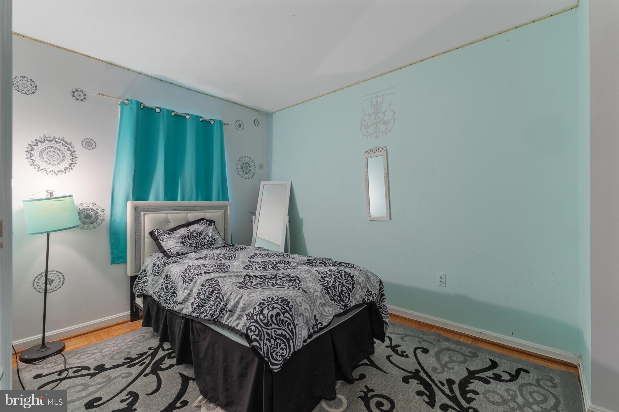 LONDON TOWNE - Residential