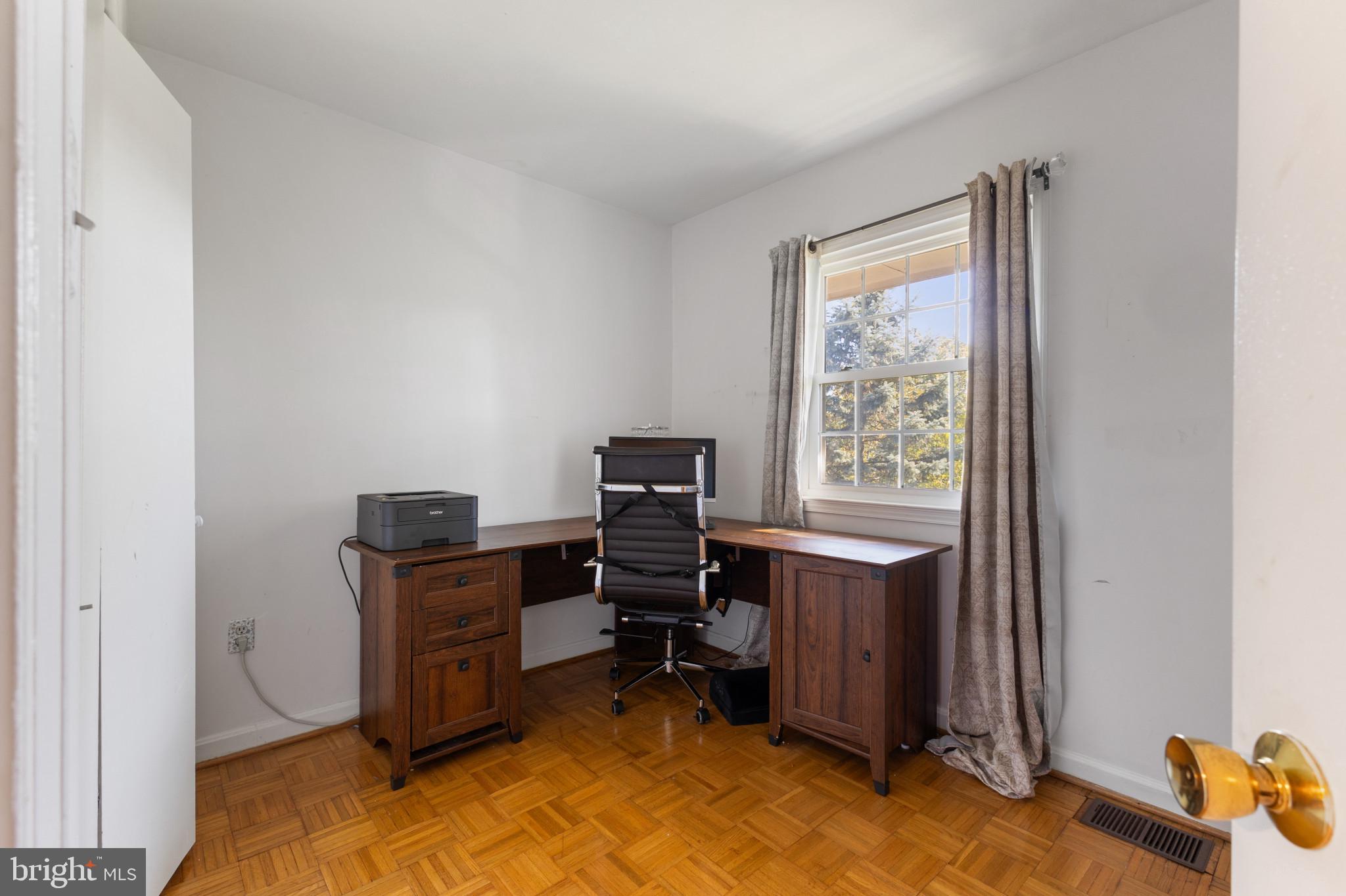 LONDON TOWNE - Residential